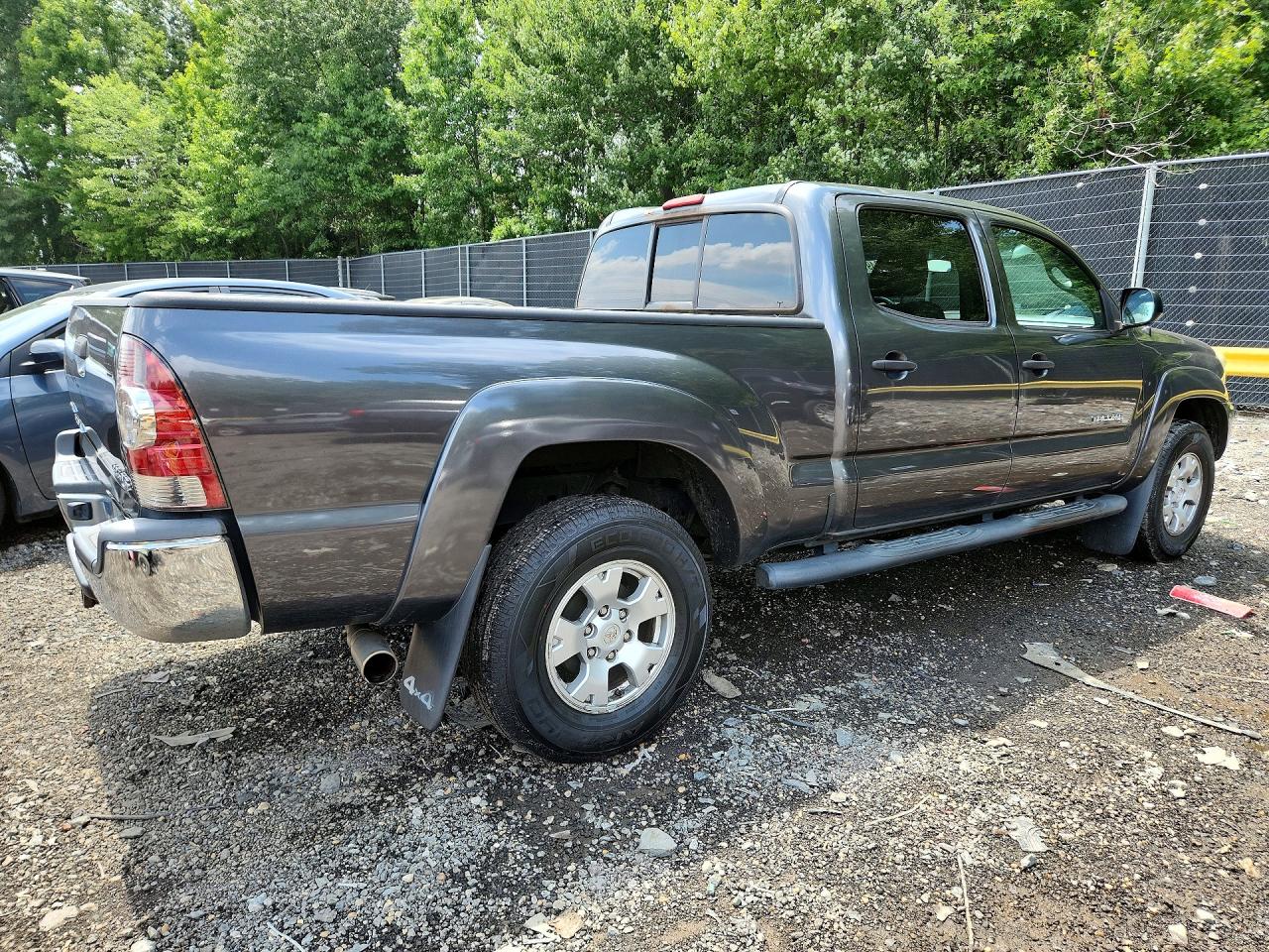 2015 Toyota Tacoma Double Cab Long Bed Gray vin: 3TMMU4FN7FM073128