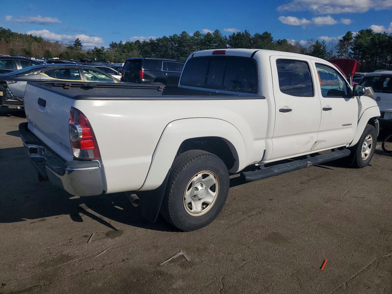 2015 Toyota Tacoma V6 White vin: 3TMMU4FN7FM074120