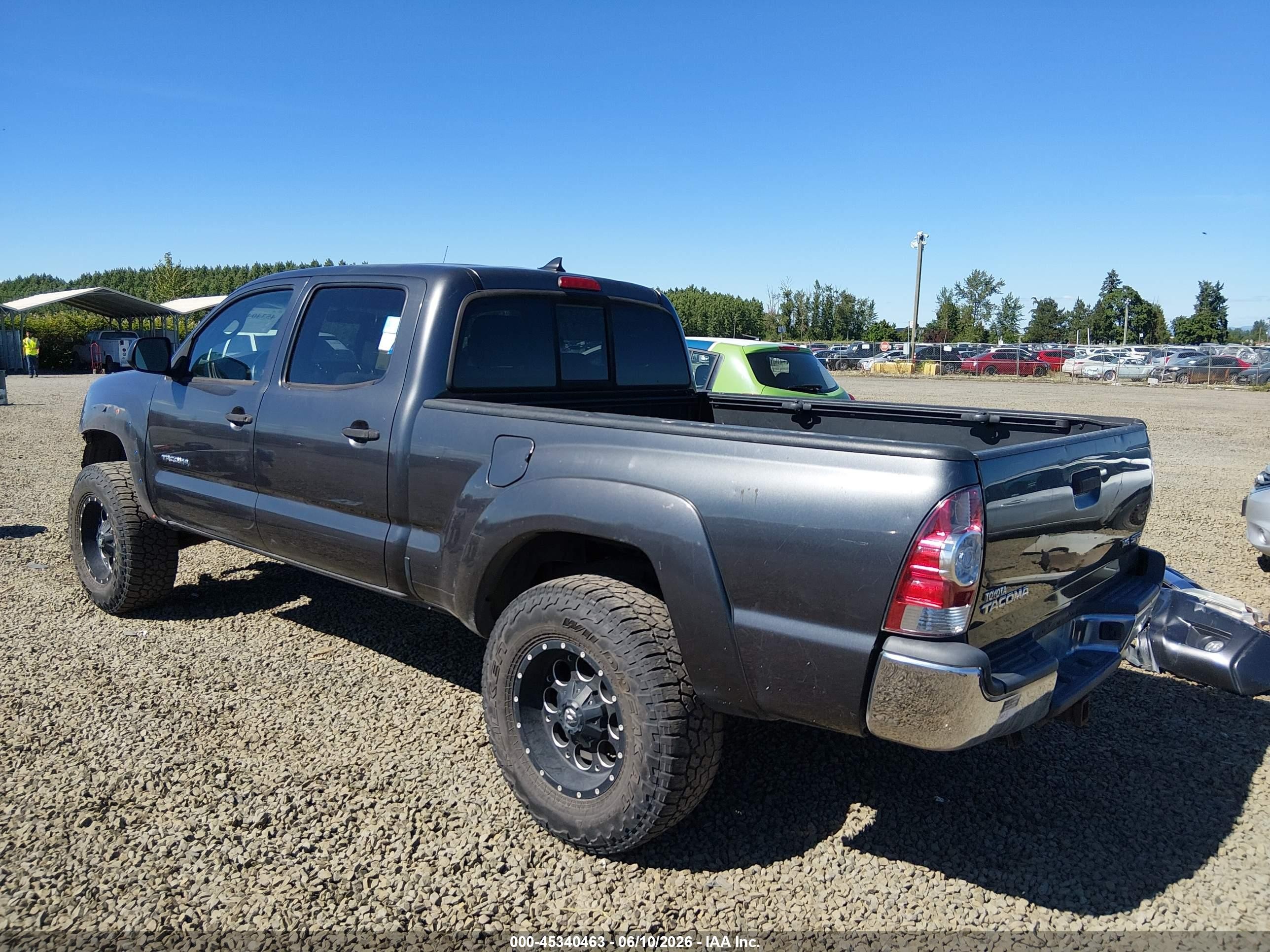 2015 Toyota Tacoma Base V6 Серый vin: 3TMMU4FN8FM080685