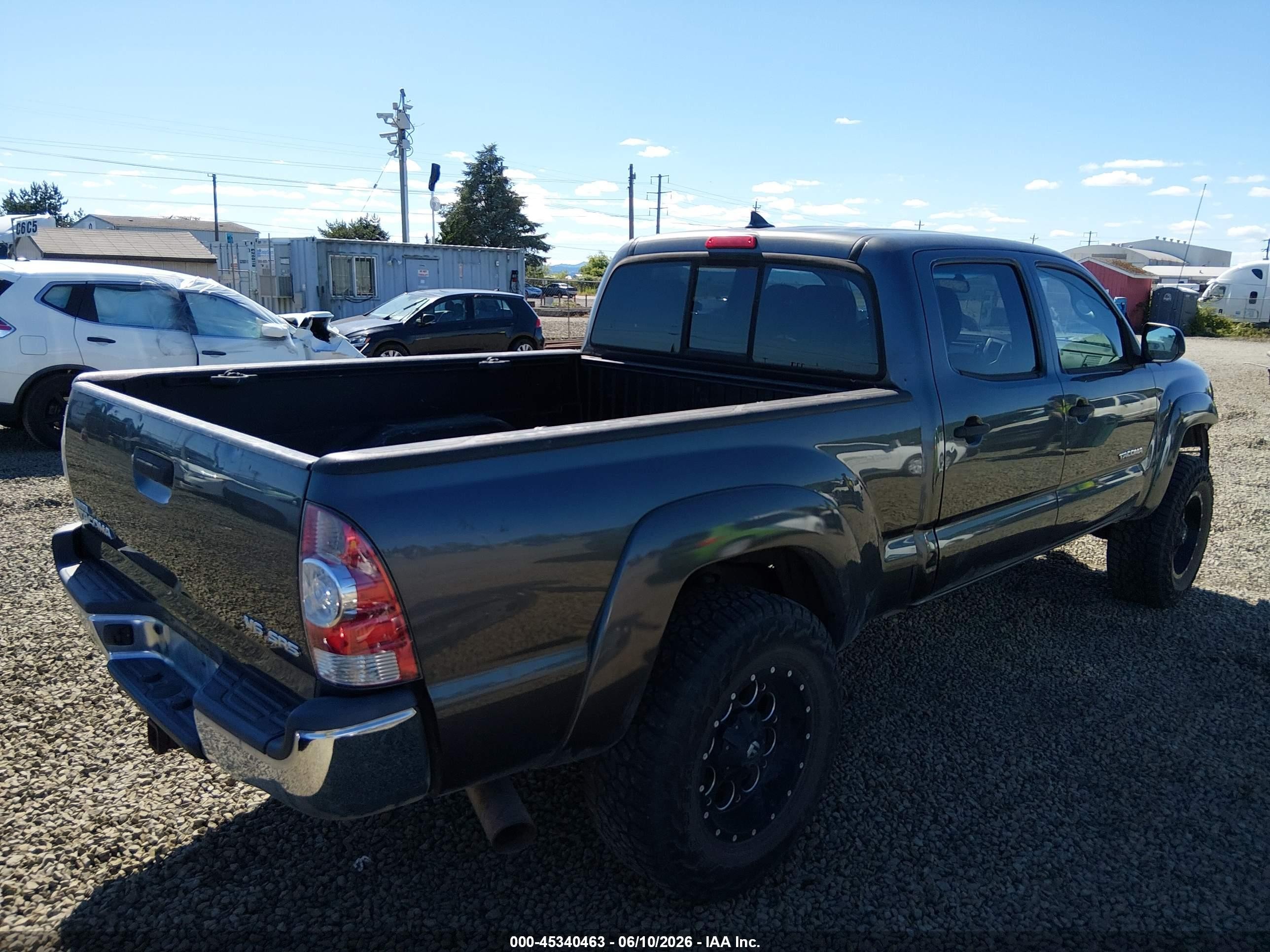 2015 Toyota Tacoma Base V6 Серый vin: 3TMMU4FN8FM080685