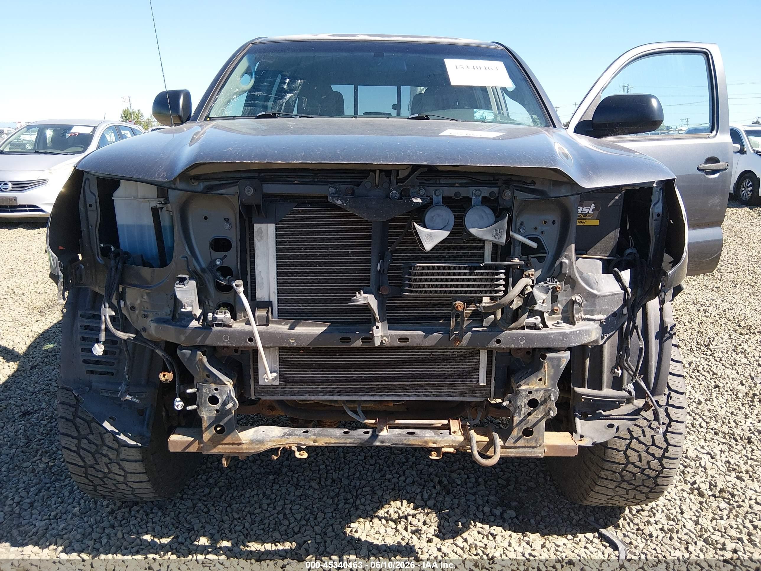 2015 Toyota Tacoma Base V6 Серый vin: 3TMMU4FN8FM080685