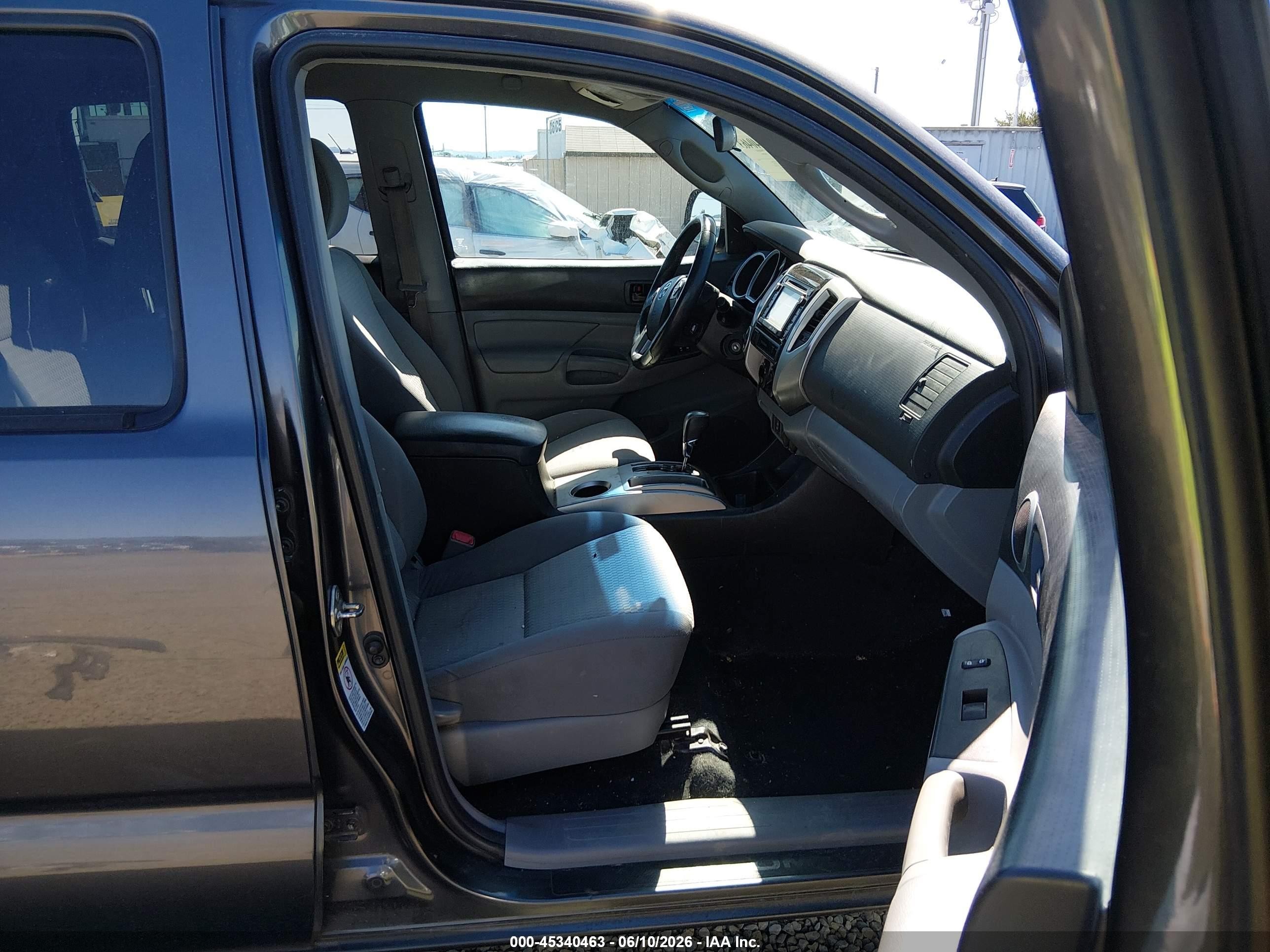 2015 Toyota Tacoma Base V6 Серый vin: 3TMMU4FN8FM080685