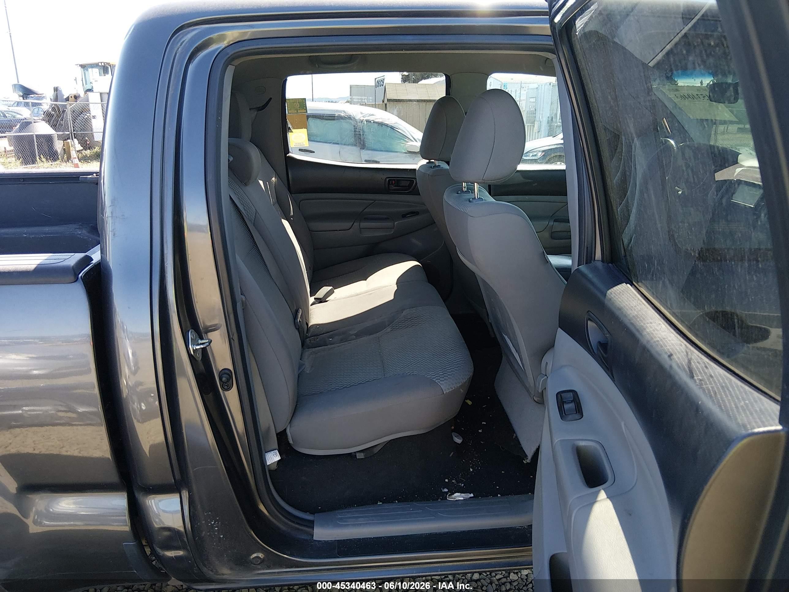 2015 Toyota Tacoma Base V6 Серый vin: 3TMMU4FN8FM080685