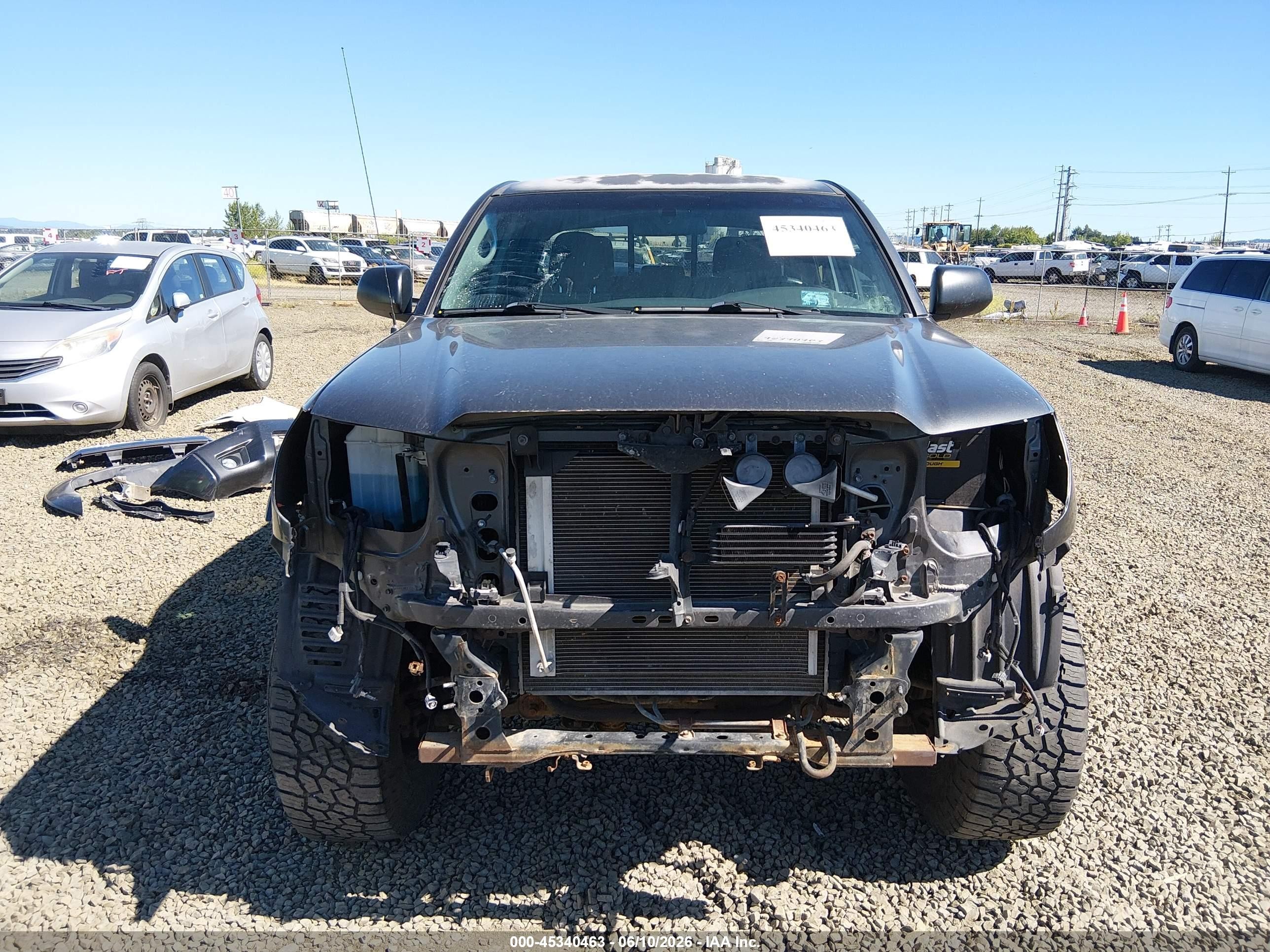 2015 Toyota Tacoma Base V6 Серый vin: 3TMMU4FN8FM080685
