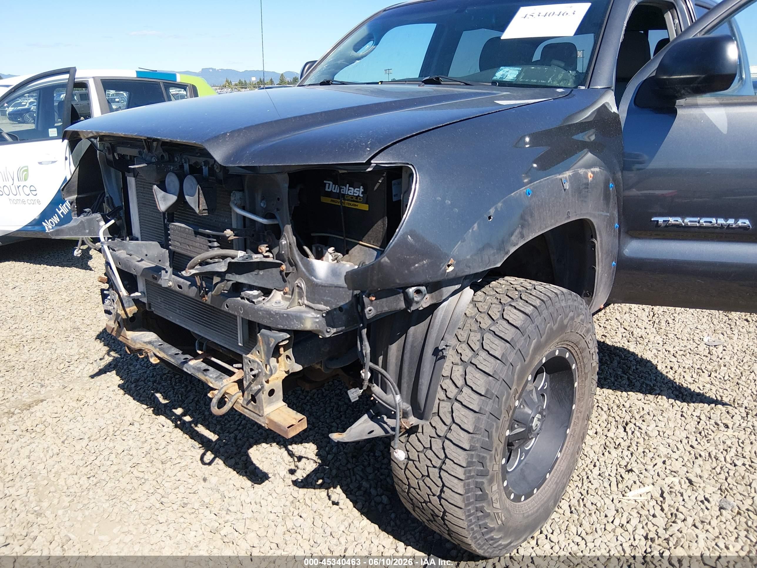 2015 Toyota Tacoma Base V6 Серый vin: 3TMMU4FN8FM080685