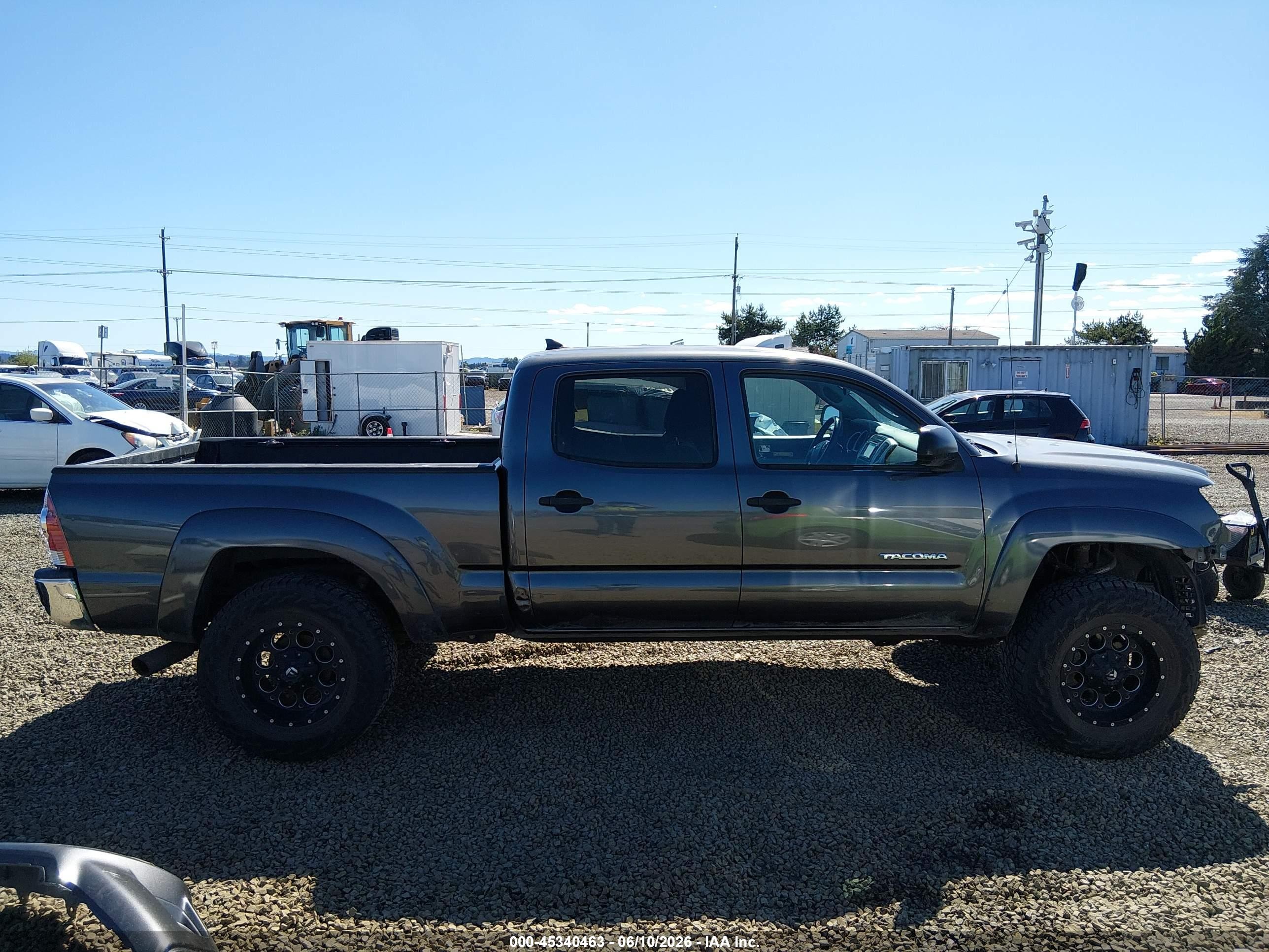 2015 Toyota Tacoma Base V6 Серый vin: 3TMMU4FN8FM080685