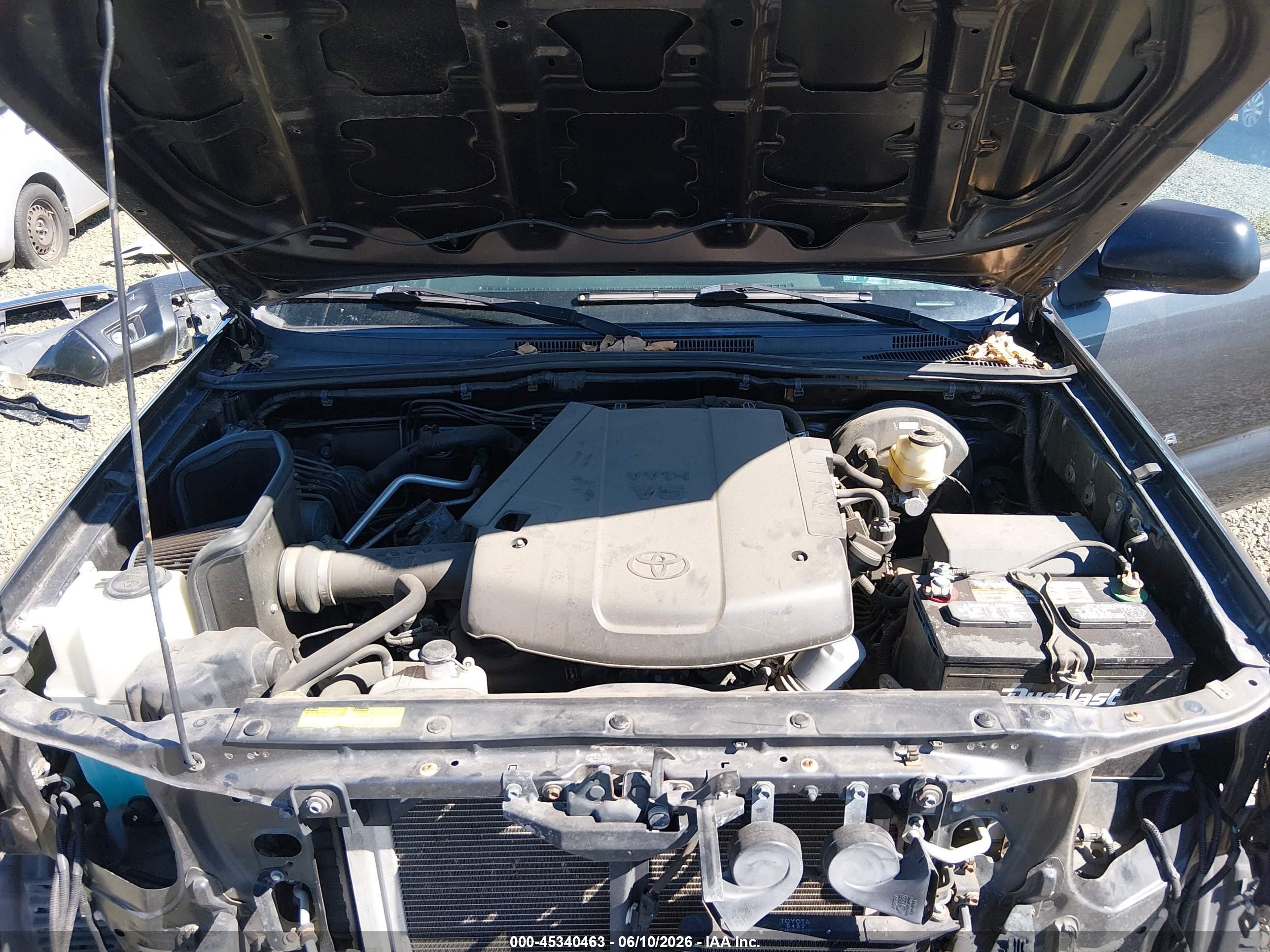 2015 Toyota Tacoma Base V6 Серый vin: 3TMMU4FN8FM080685