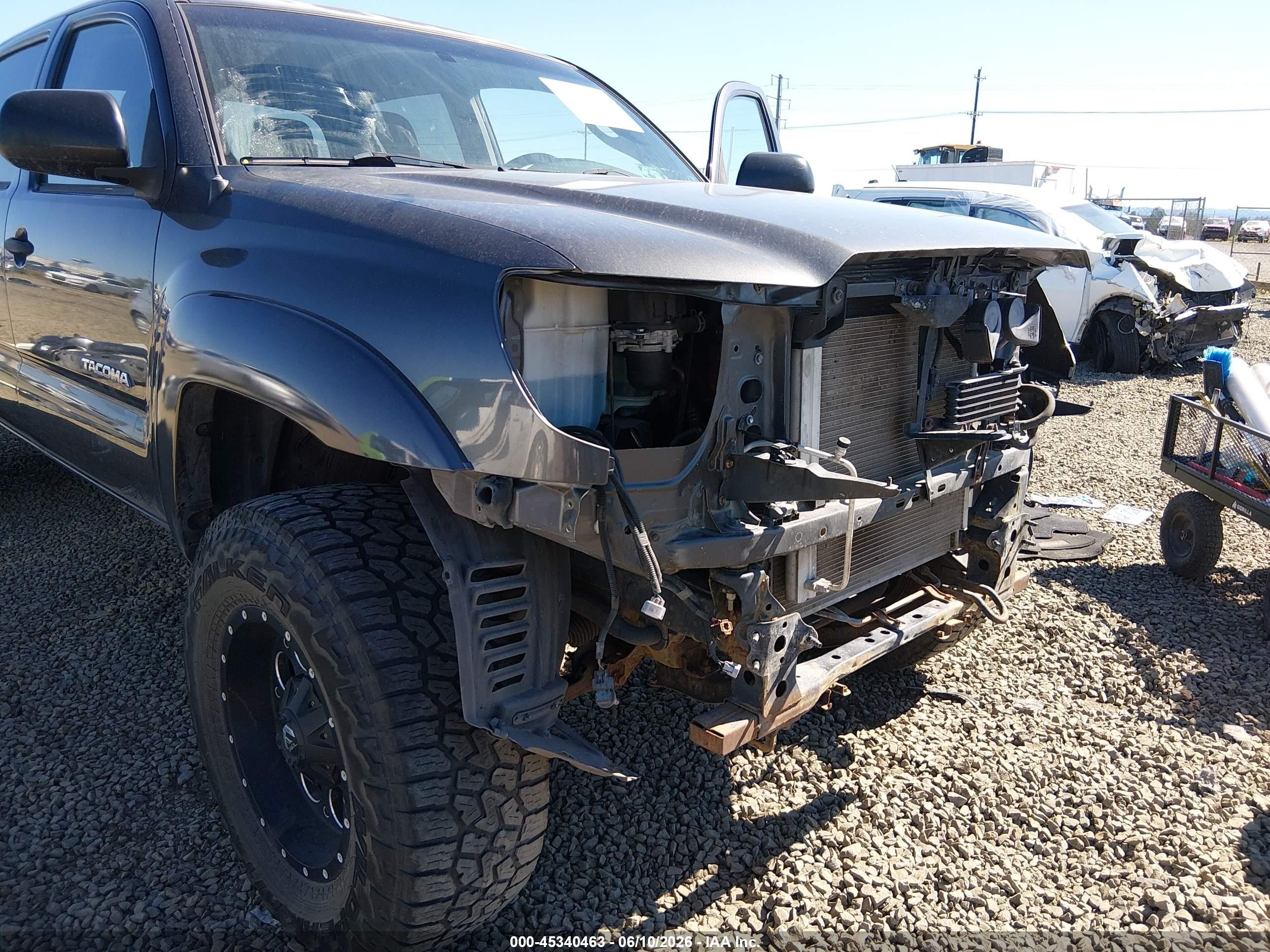 2015 Toyota Tacoma Base V6 Серый vin: 3TMMU4FN8FM080685