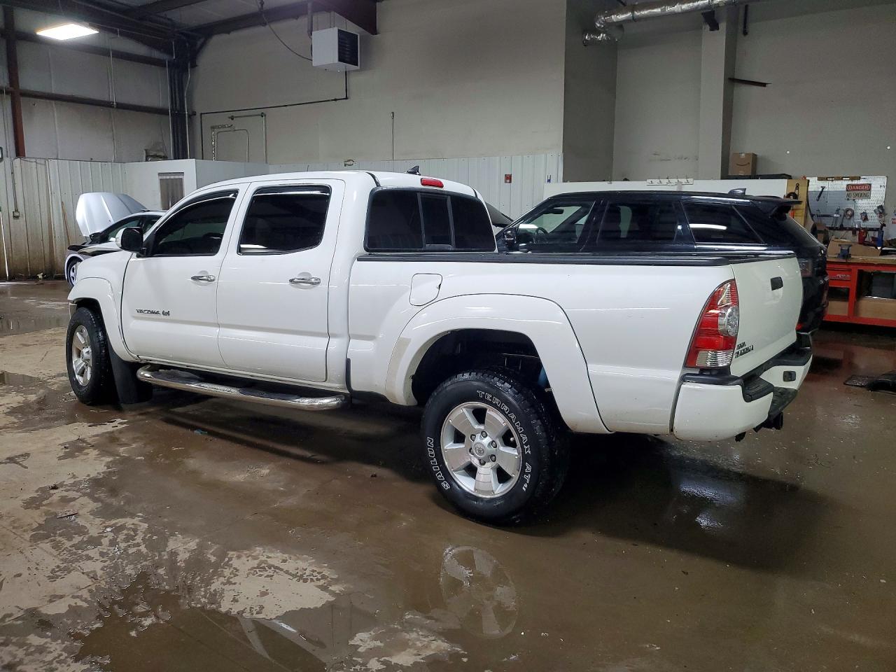 2015 Toyota Tacoma V6 White vin: 3TMMU4FN8FM080721