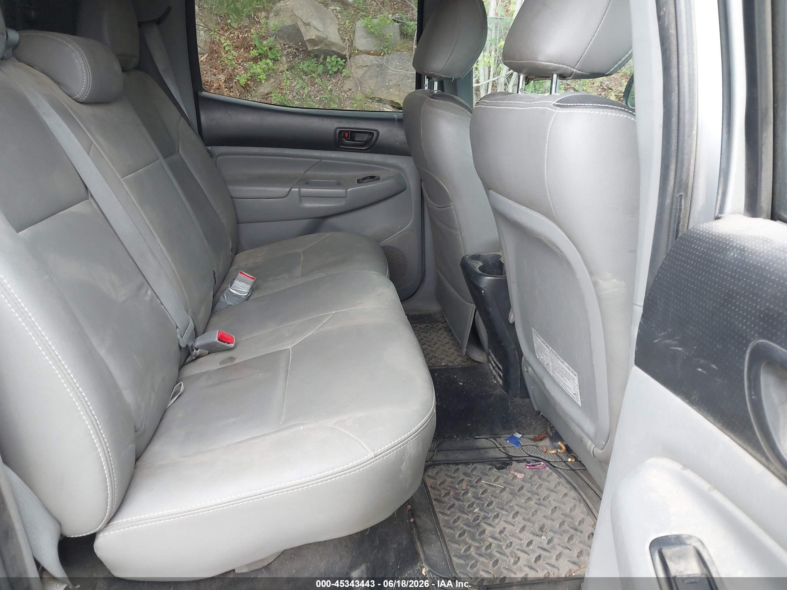 2014 Toyota Tacoma Base V6 Silver vin: 3TMMU4FN9EM063814