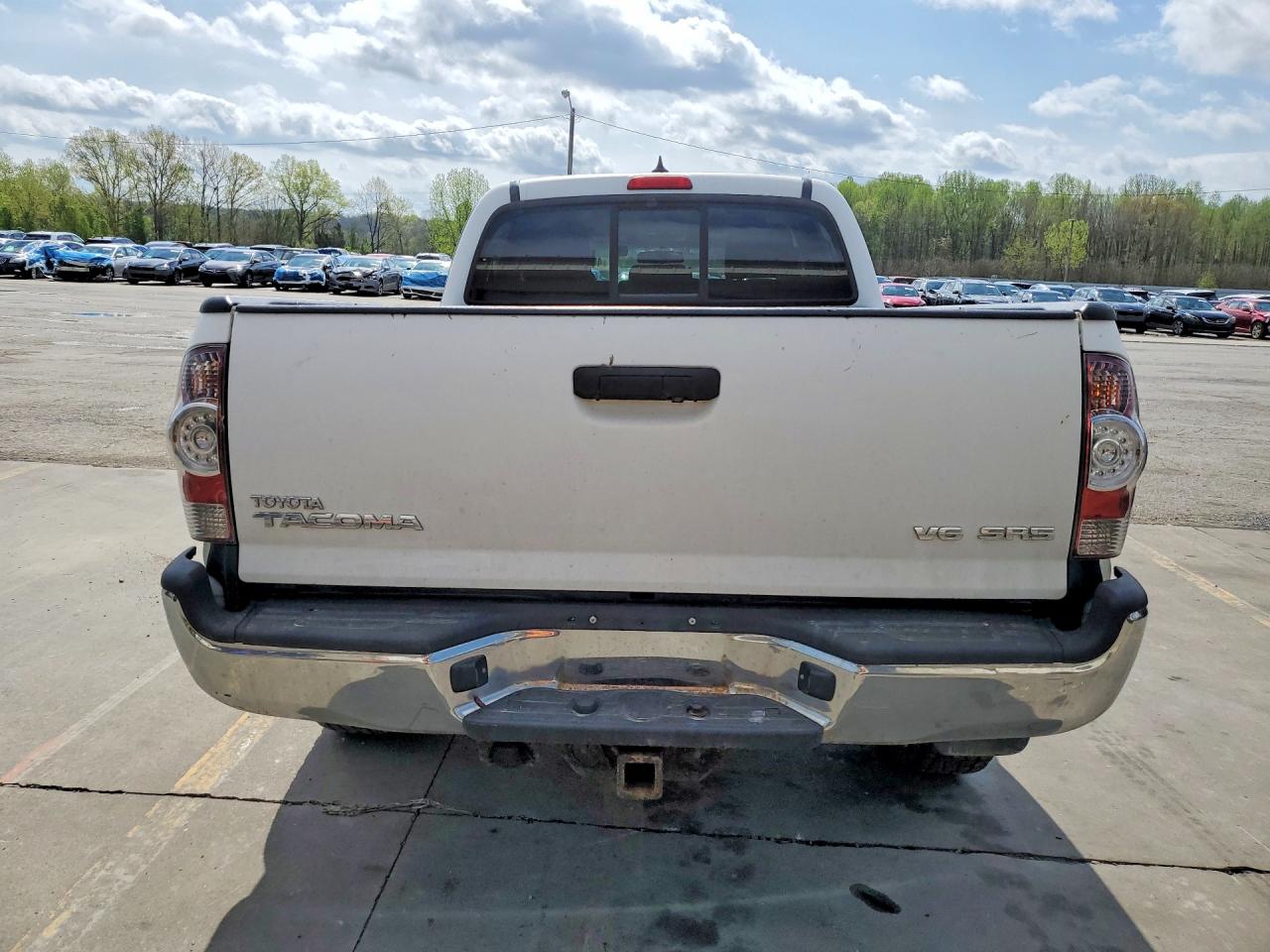 2014 Toyota Tacoma V6 White vin: 3TMMU4FN9EM070603