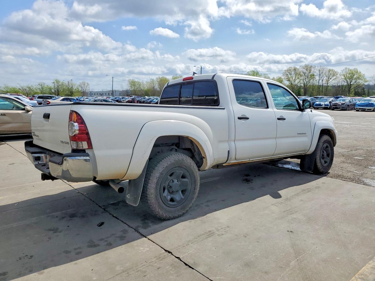 2014 Toyota Tacoma V6 White vin: 3TMMU4FN9EM070603