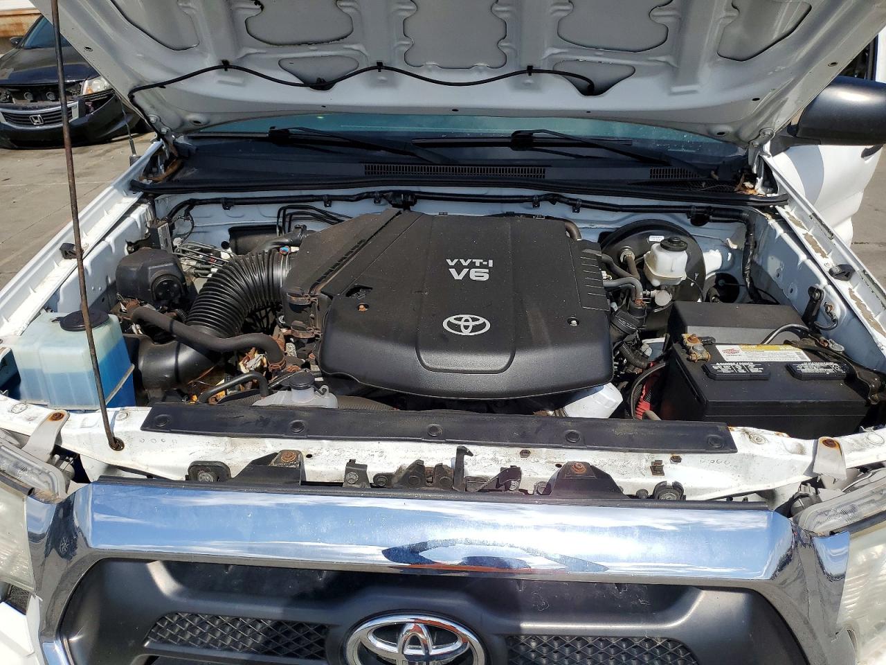 2014 Toyota Tacoma V6 White vin: 3TMMU4FN9EM070603