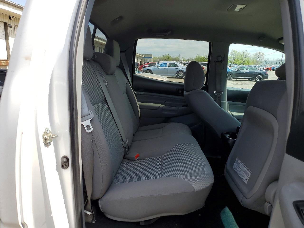 2014 Toyota Tacoma V6 White vin: 3TMMU4FN9EM070603