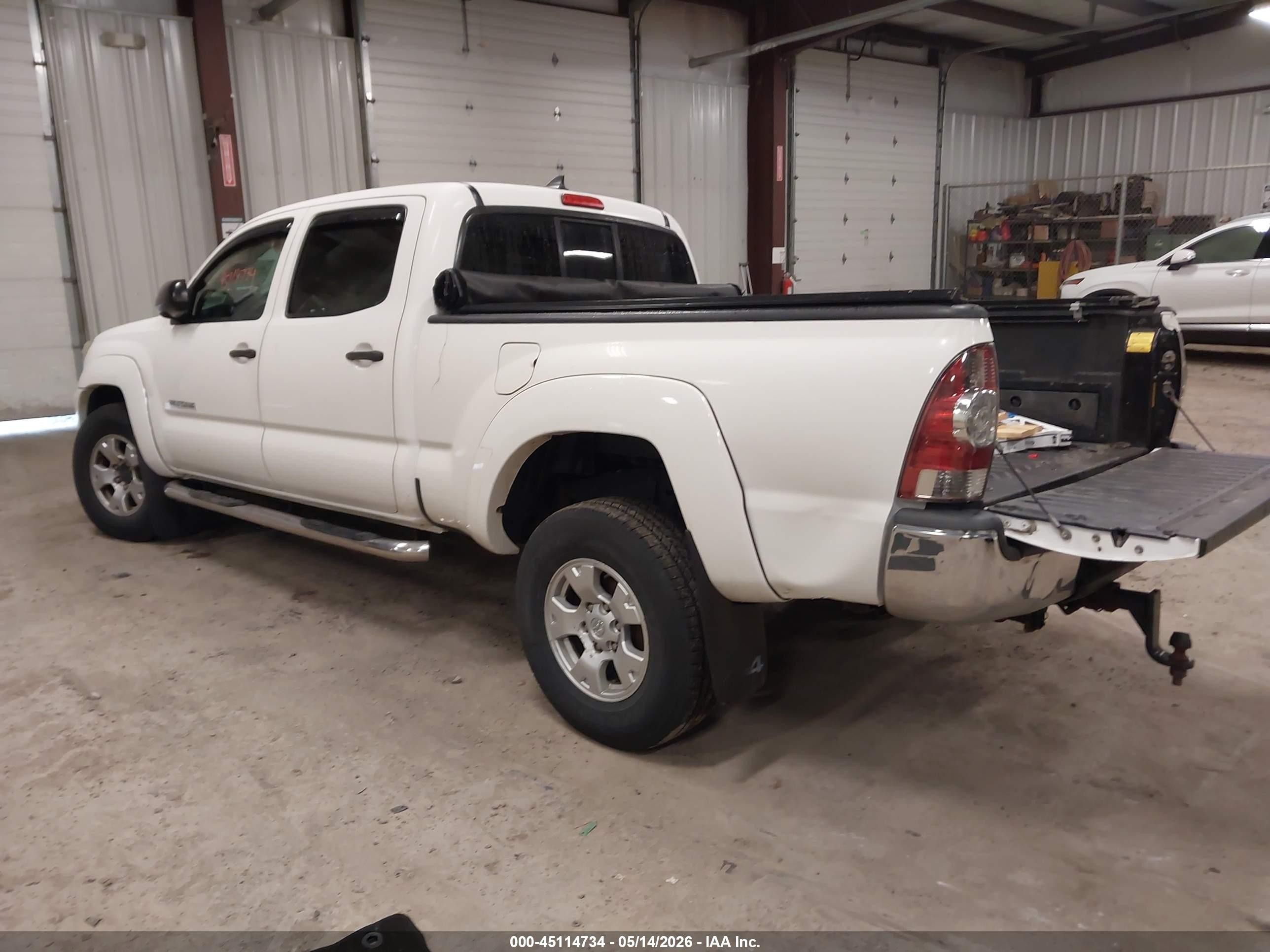 2015 Toyota Tacoma Base V6 White vin: 3TMMU4FN9FM074085