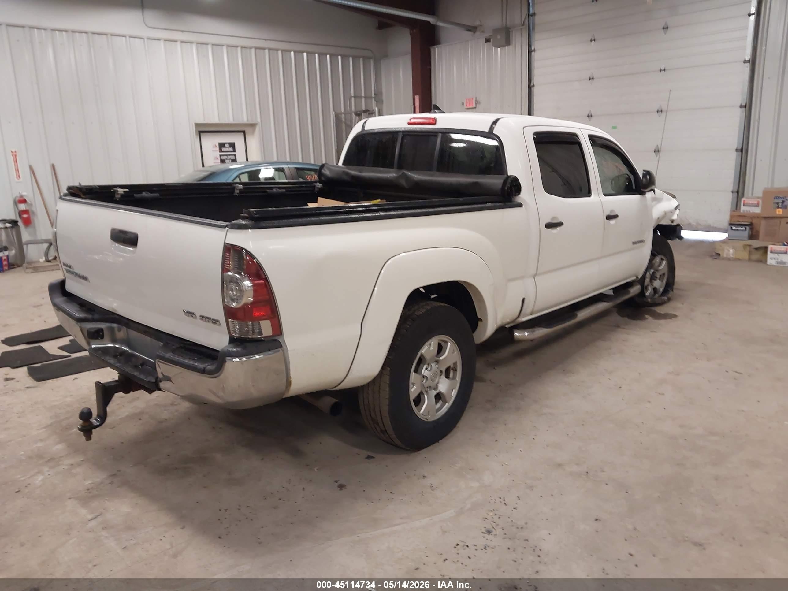 2015 Toyota Tacoma Base V6 White vin: 3TMMU4FN9FM074085