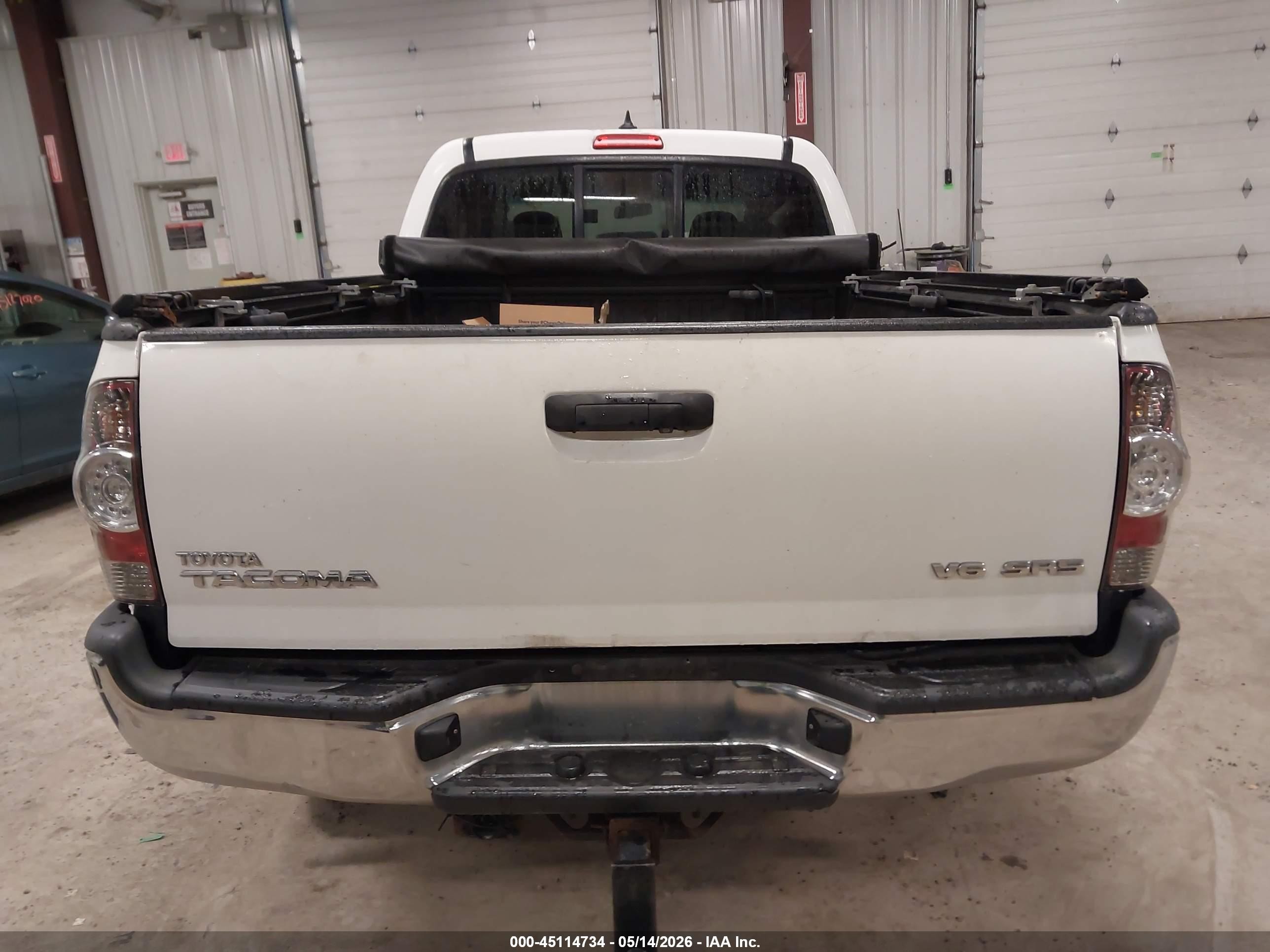 2015 Toyota Tacoma Base V6 White vin: 3TMMU4FN9FM074085