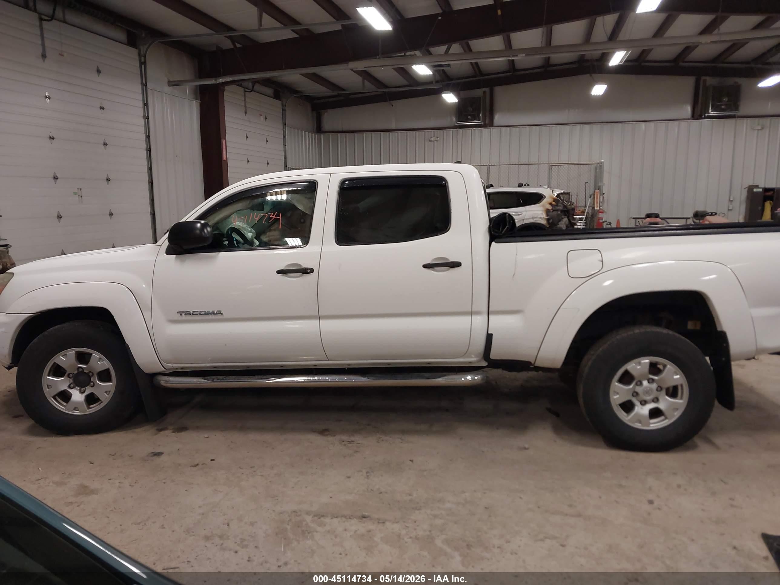 2015 Toyota Tacoma Base V6 White vin: 3TMMU4FN9FM074085