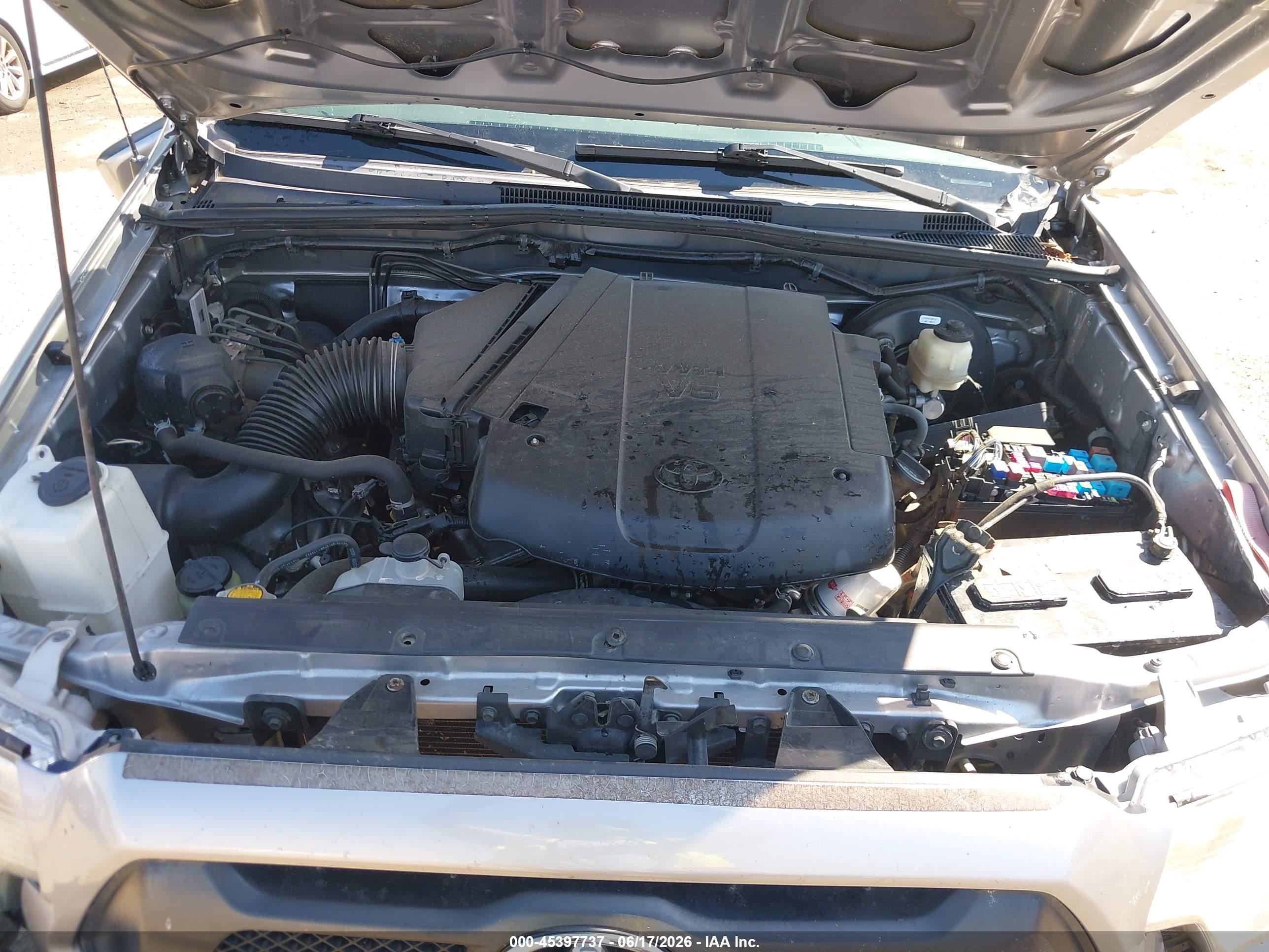 2015 Toyota Tacoma Base V6 Silver vin: 3TMMU4FN9FM075902