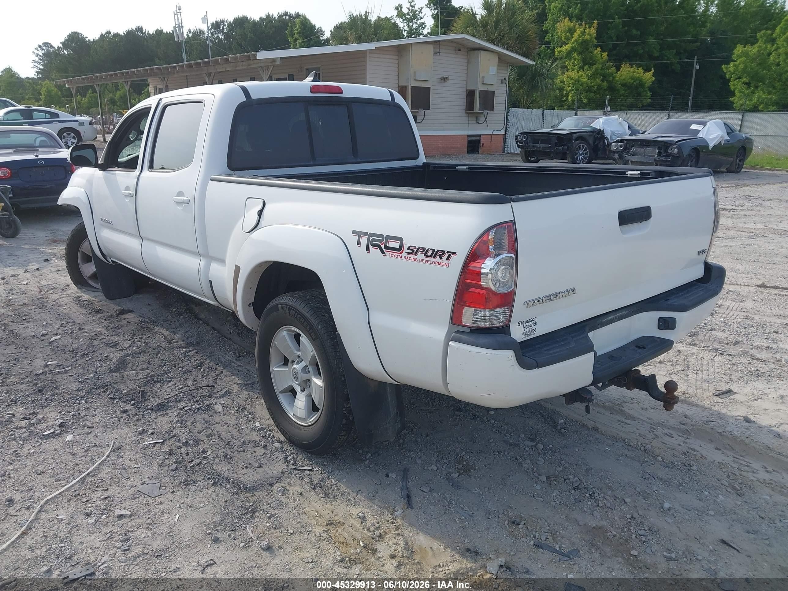 2014 Toyota Tacoma Base V6 White vin: 3TMMU4FNXEM070139