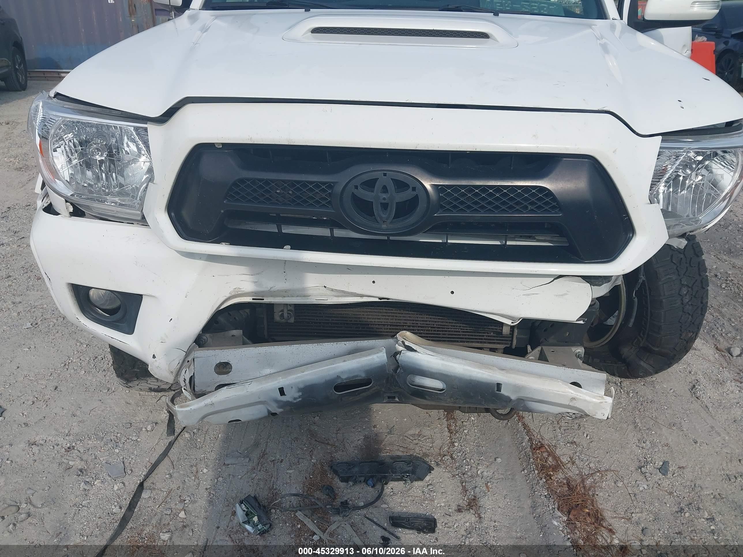 2014 Toyota Tacoma Base V6 White vin: 3TMMU4FNXEM070139