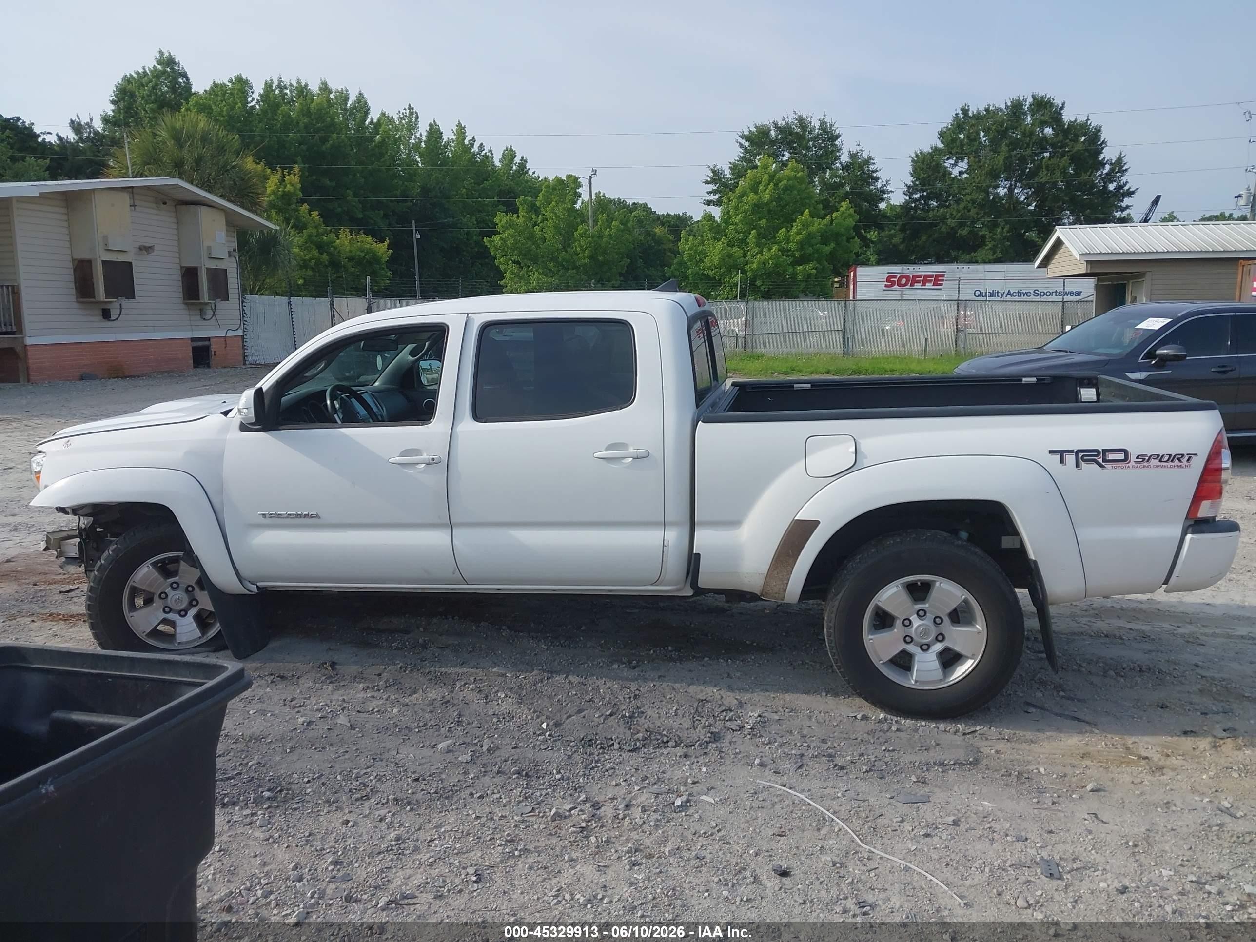 2014 Toyota Tacoma Base V6 White vin: 3TMMU4FNXEM070139