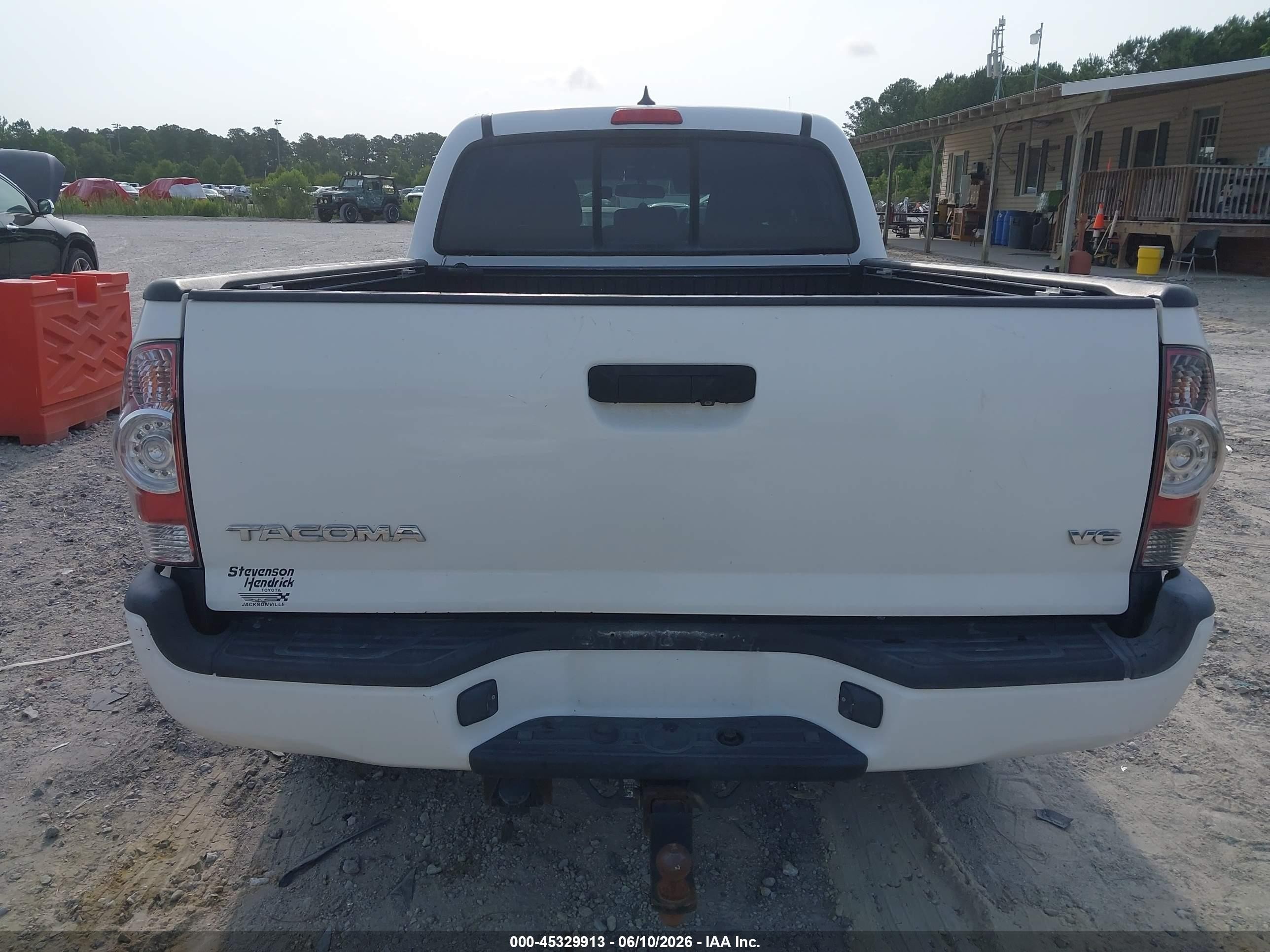 2014 Toyota Tacoma Base V6 White vin: 3TMMU4FNXEM070139