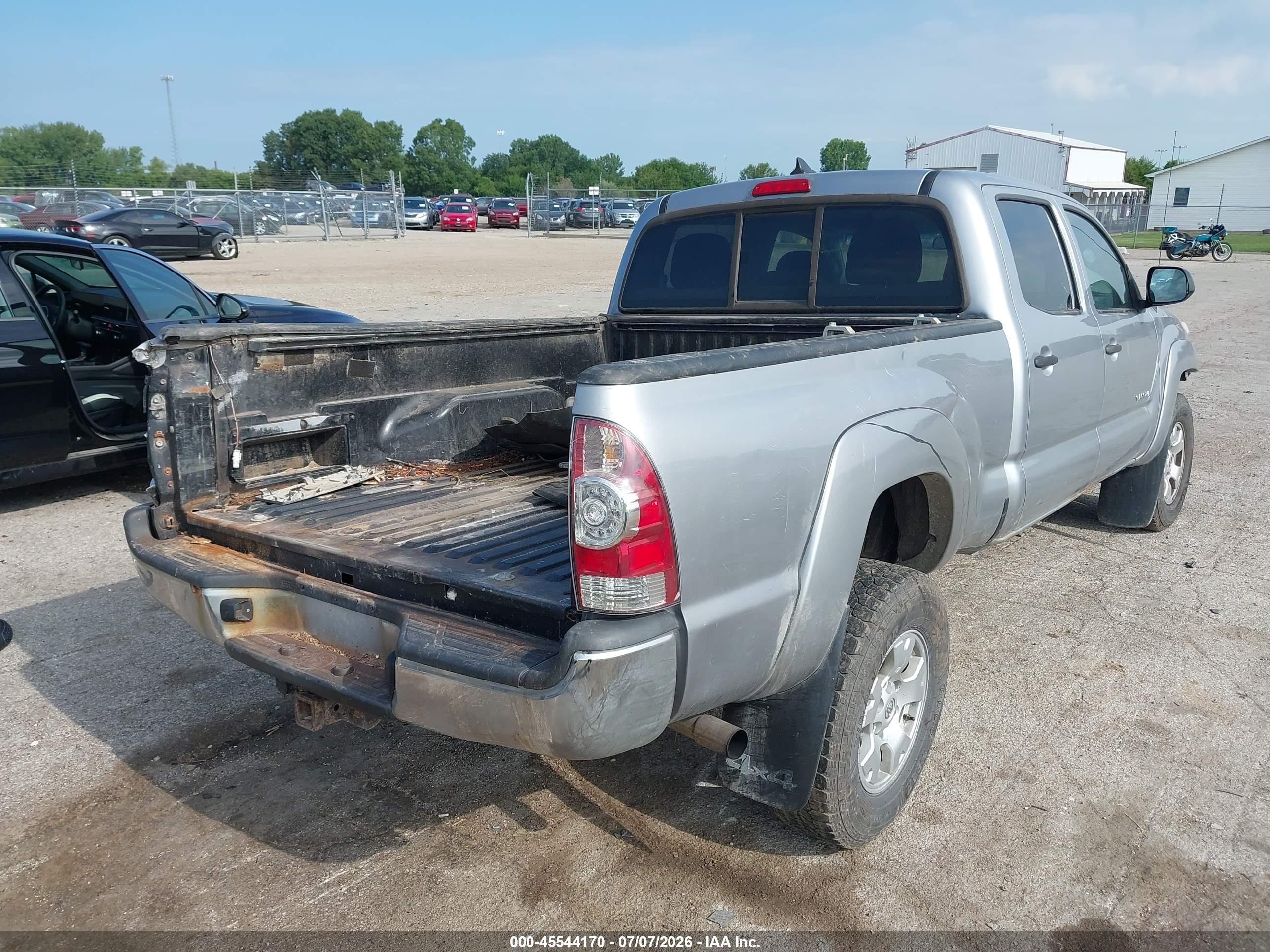 2015 Toyota Tacoma Base V6 Silver vin: 3TMMU4FNXFM078162