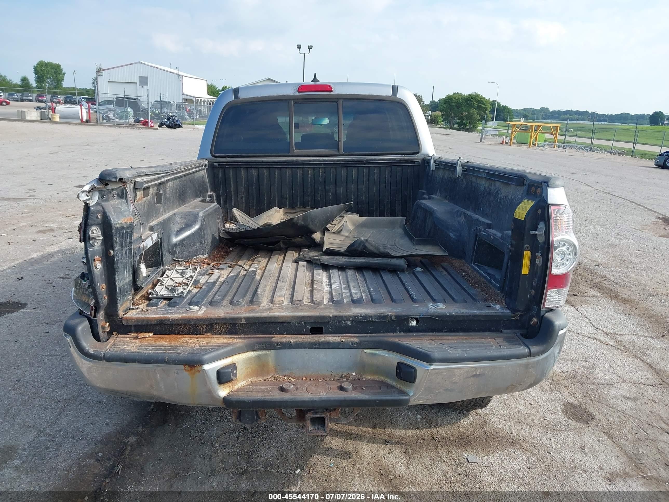 2015 Toyota Tacoma Base V6 Silver vin: 3TMMU4FNXFM078162