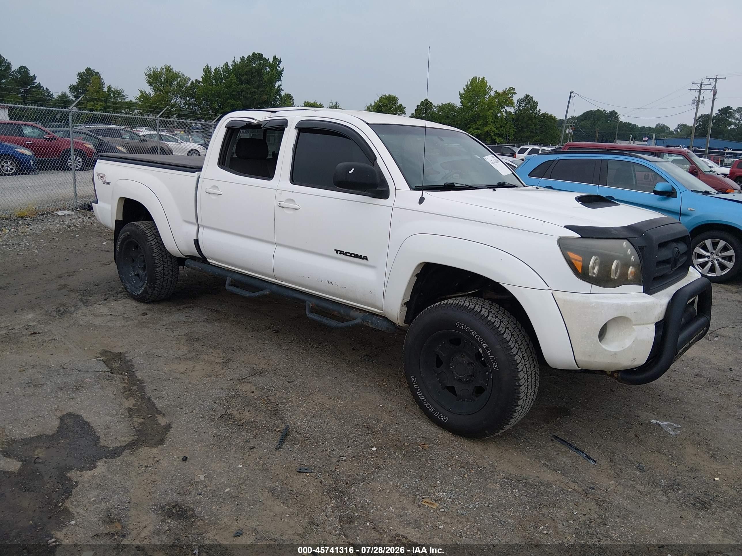 2007 Toyota Tacoma Base V6 White vin: 3TMMU52N17M004335