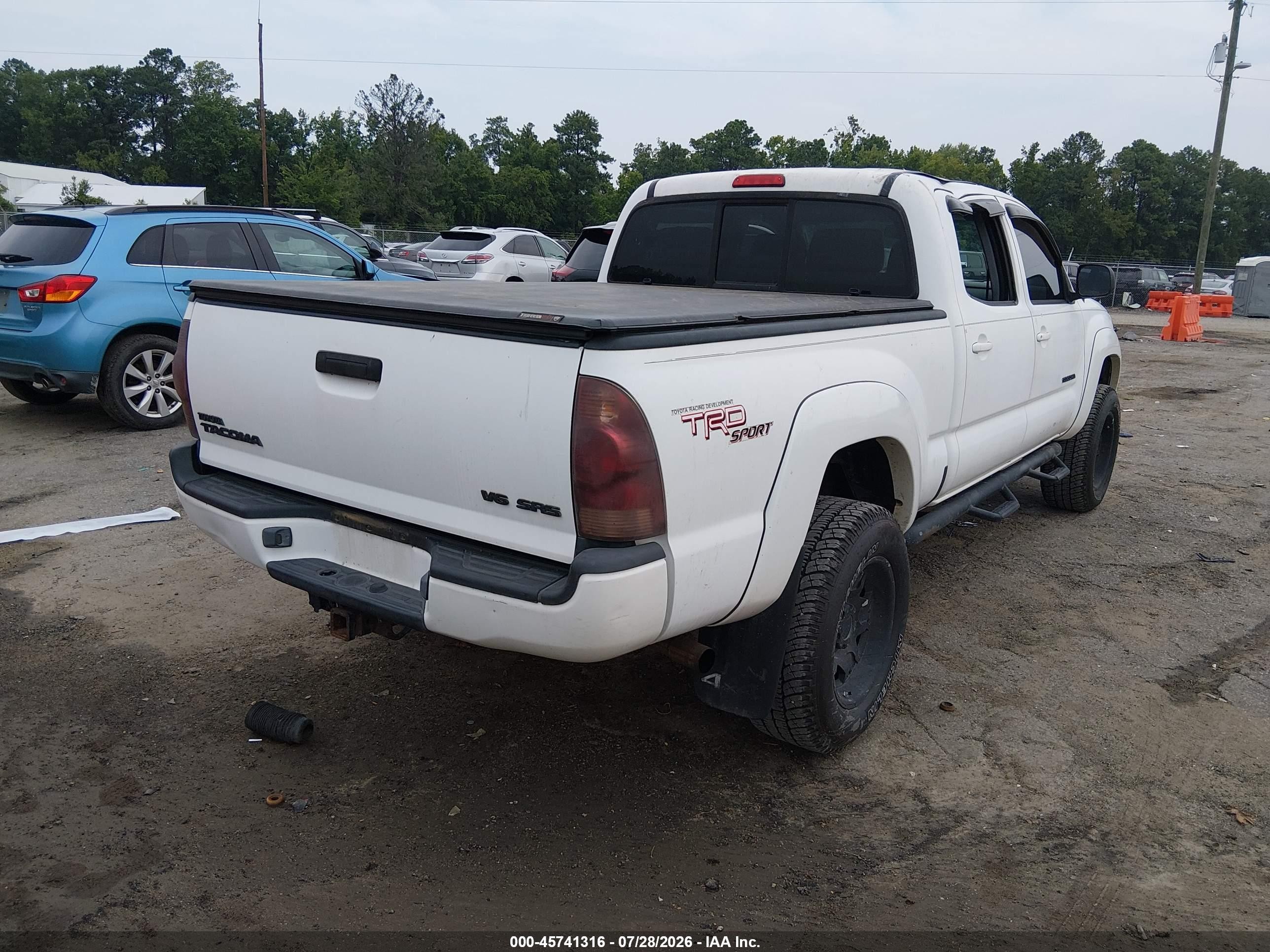 2007 Toyota Tacoma Base V6 White vin: 3TMMU52N17M004335