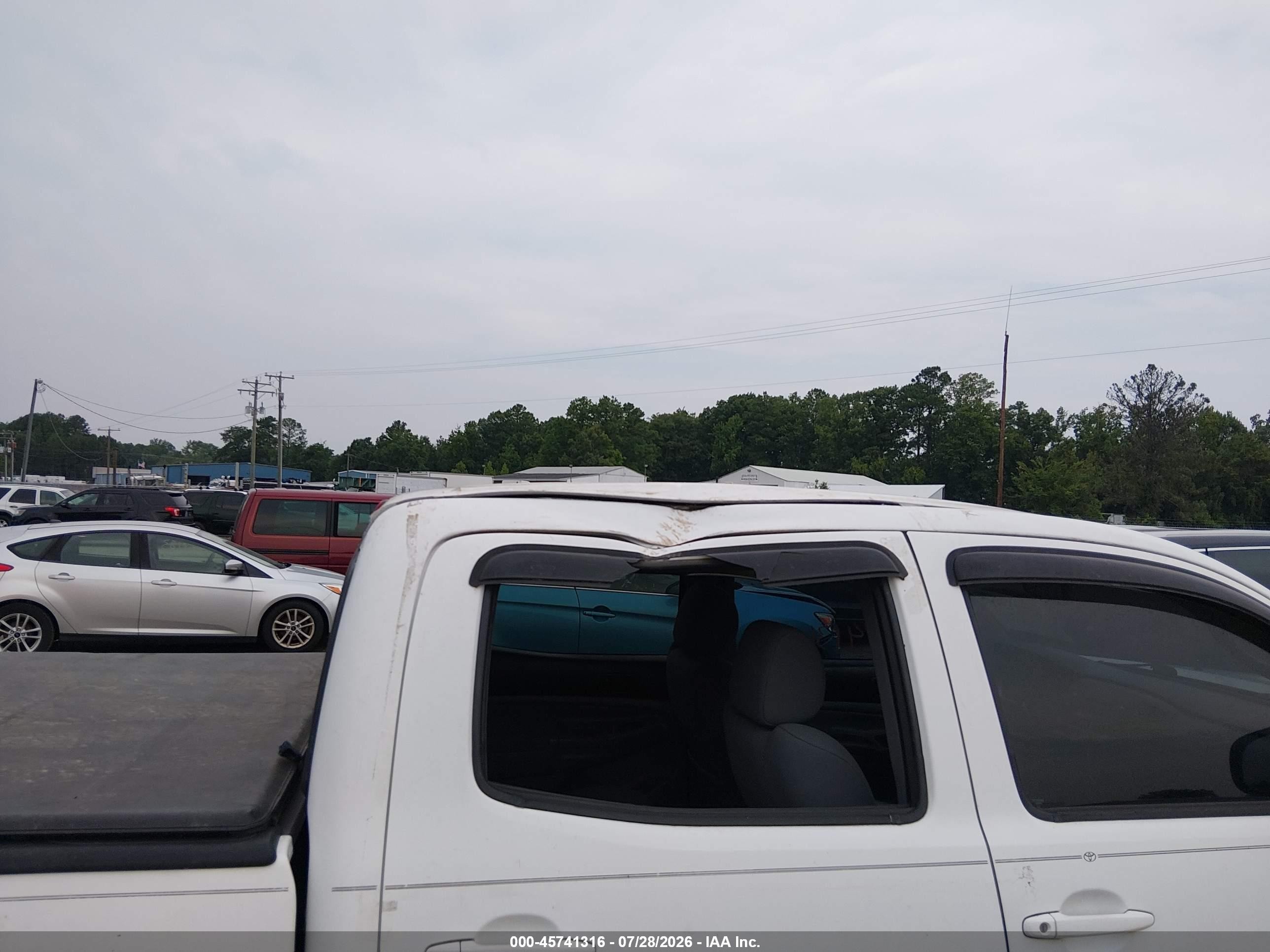 2007 Toyota Tacoma Base V6 White vin: 3TMMU52N17M004335