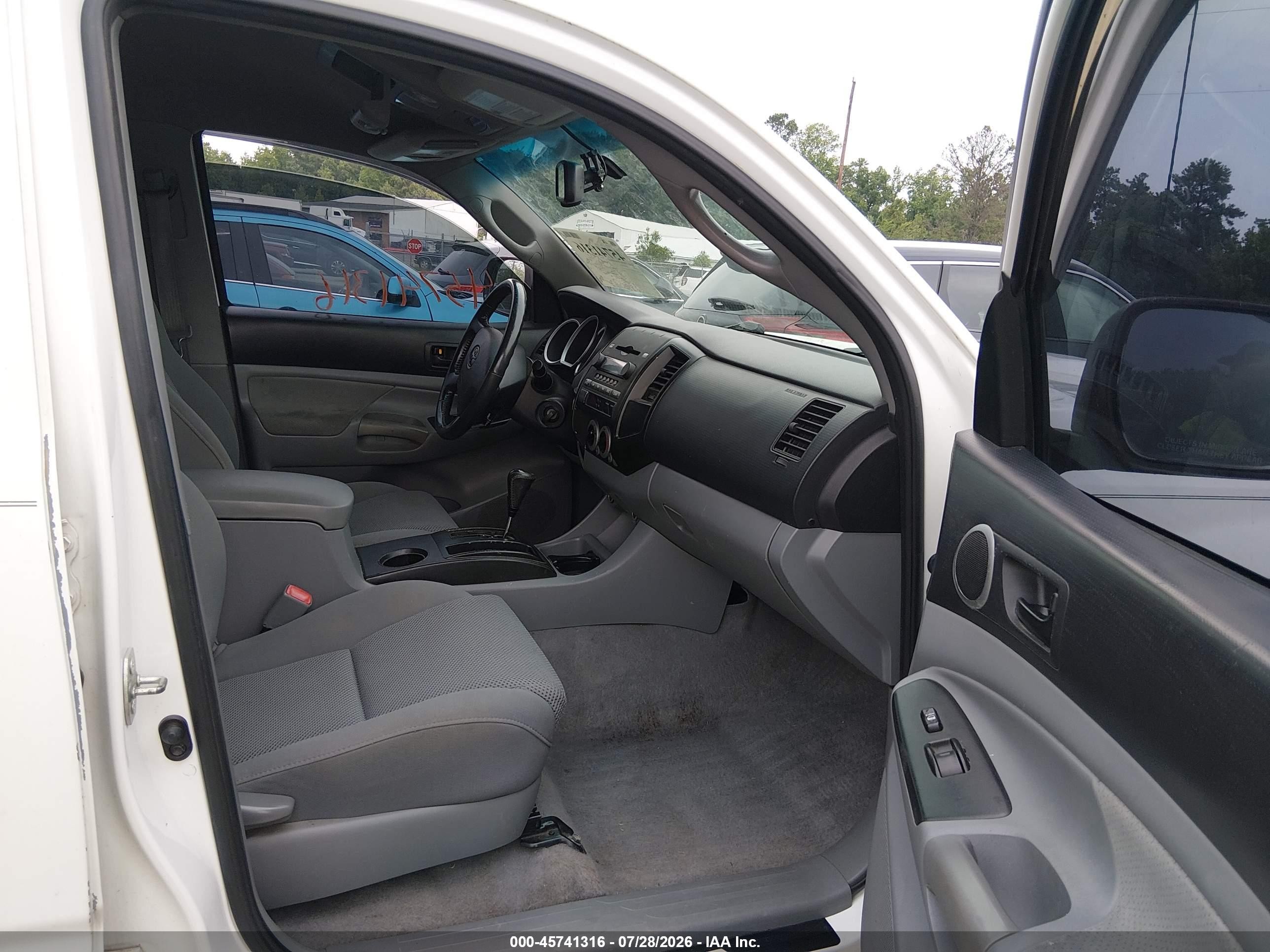 2007 Toyota Tacoma Base V6 White vin: 3TMMU52N17M004335