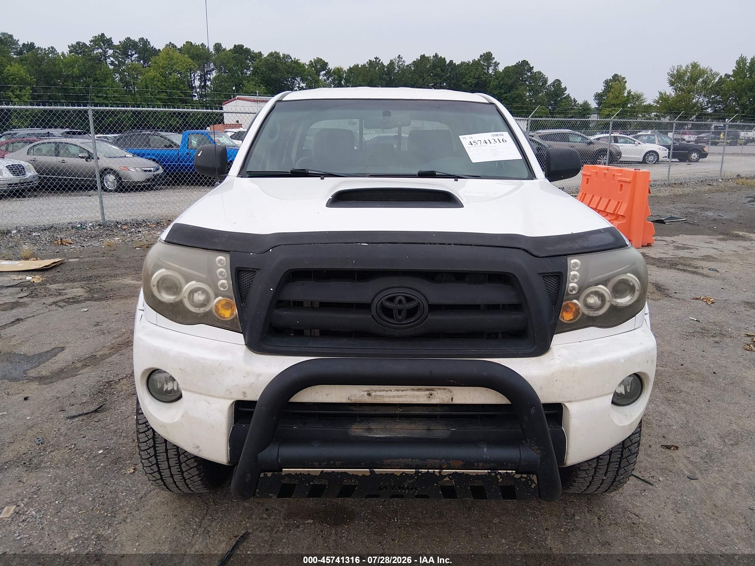 2007 Toyota Tacoma Base V6 White vin: 3TMMU52N17M004335