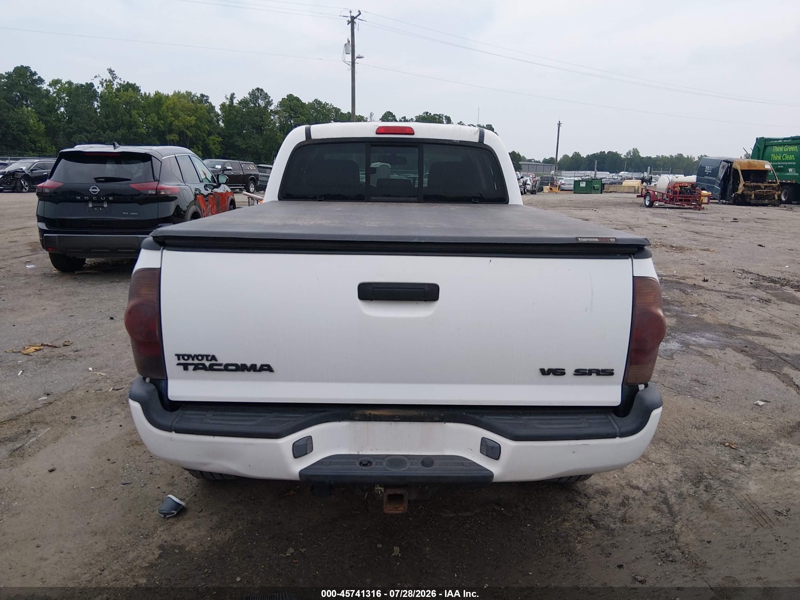2007 Toyota Tacoma Base V6 White vin: 3TMMU52N17M004335
