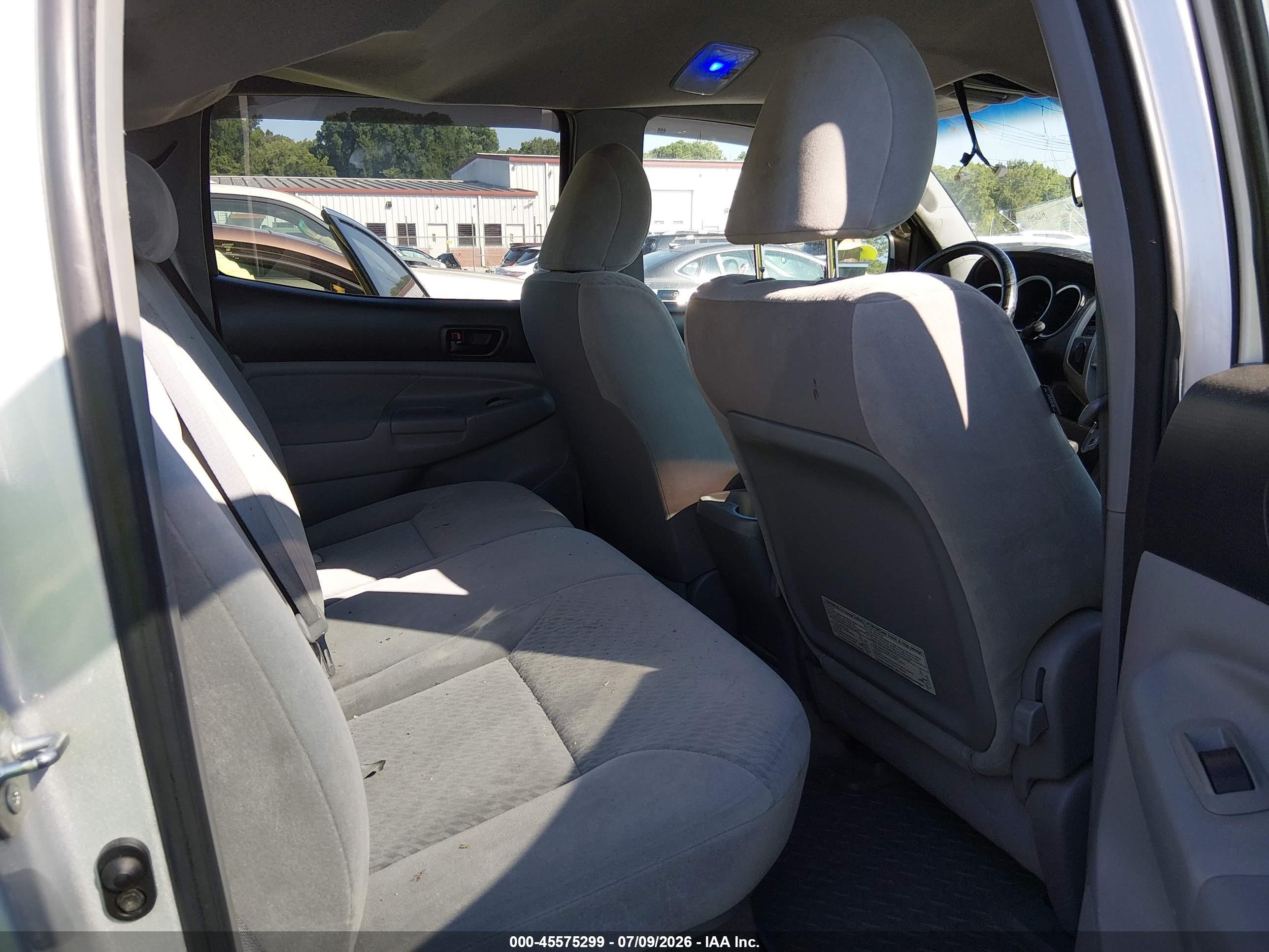2009 Toyota Tacoma Base V6 Silver vin: 3TMMU52N39M015209