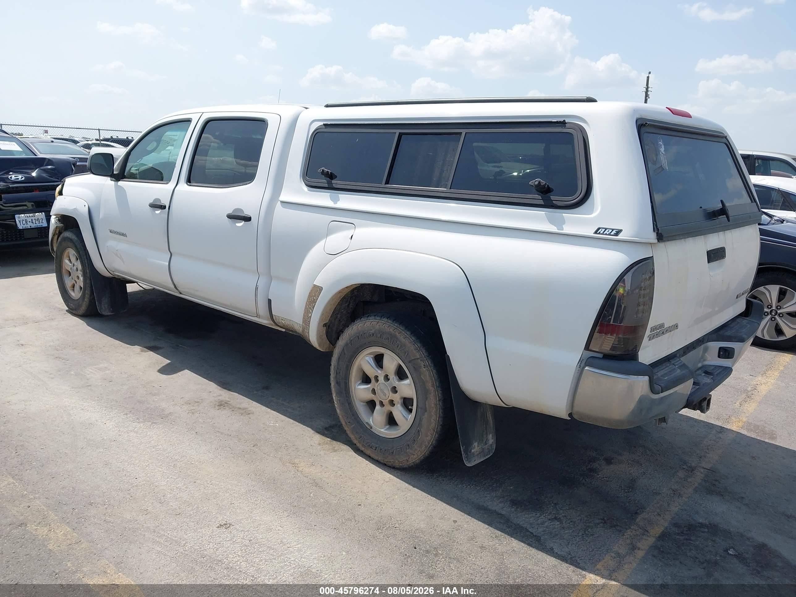 2008 Toyota Tacoma Base V6 White vin: 3TMMU52N98M006903