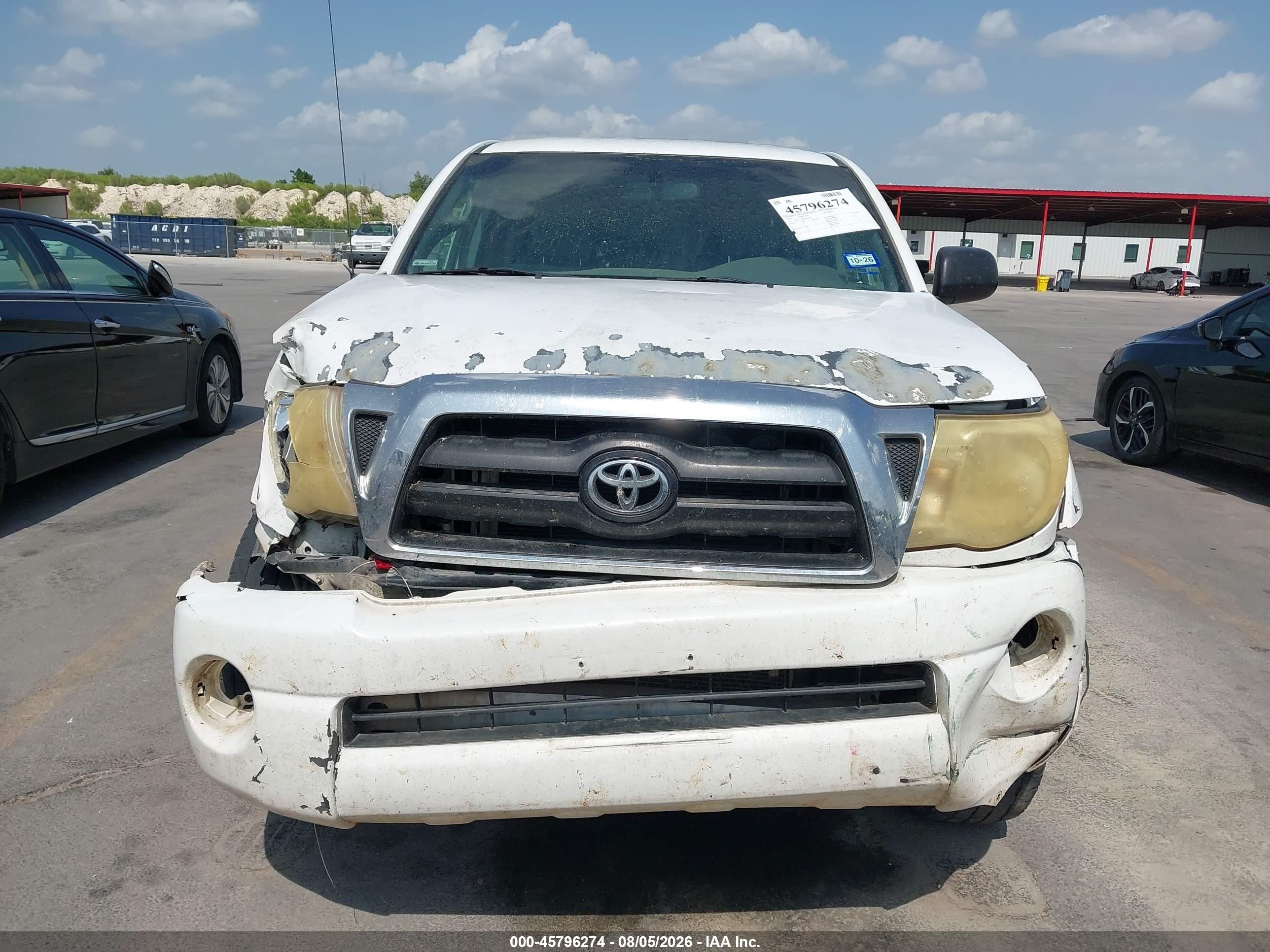 2008 Toyota Tacoma Base V6 White vin: 3TMMU52N98M006903
