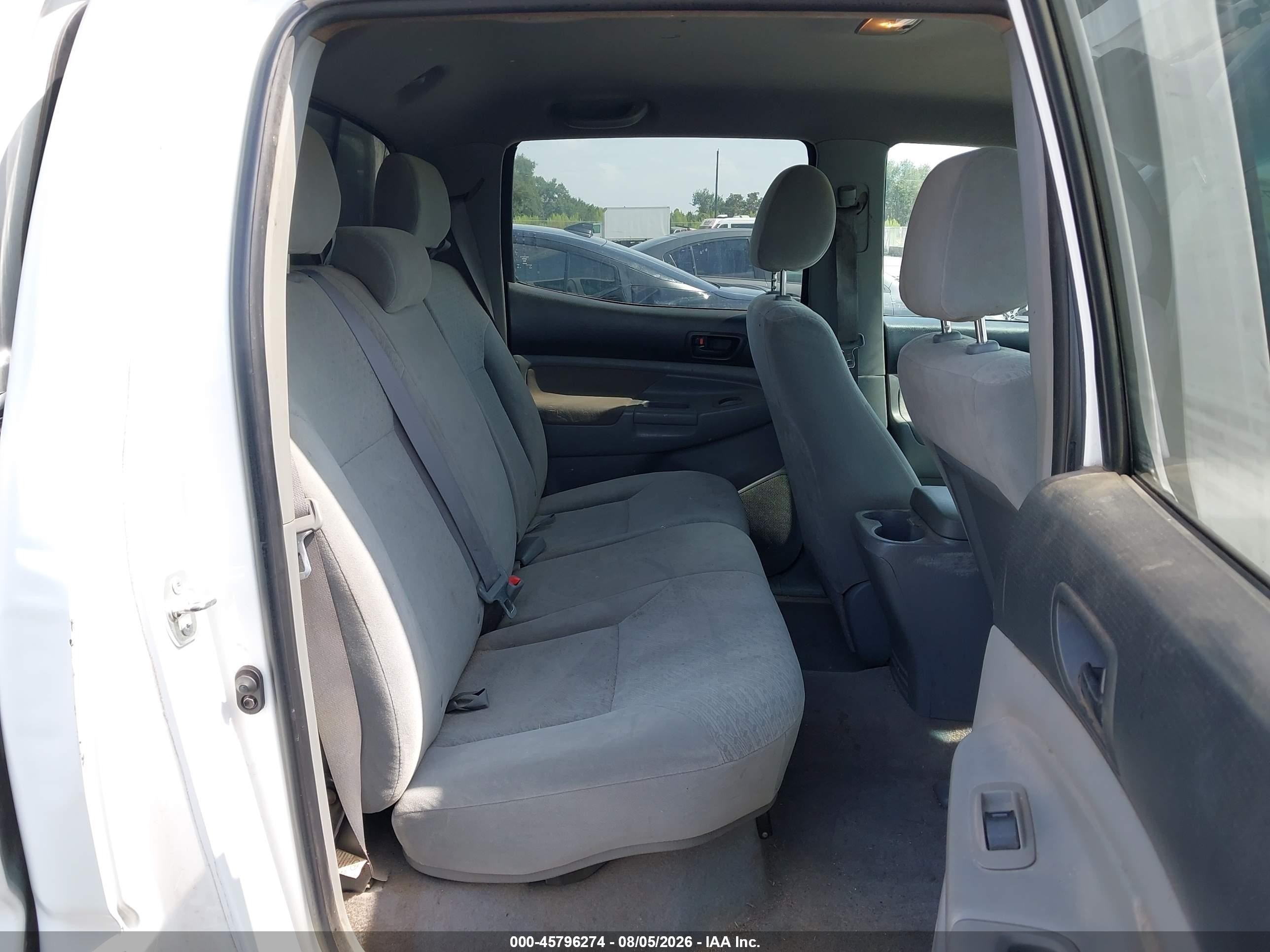2008 Toyota Tacoma Base V6 White vin: 3TMMU52N98M006903