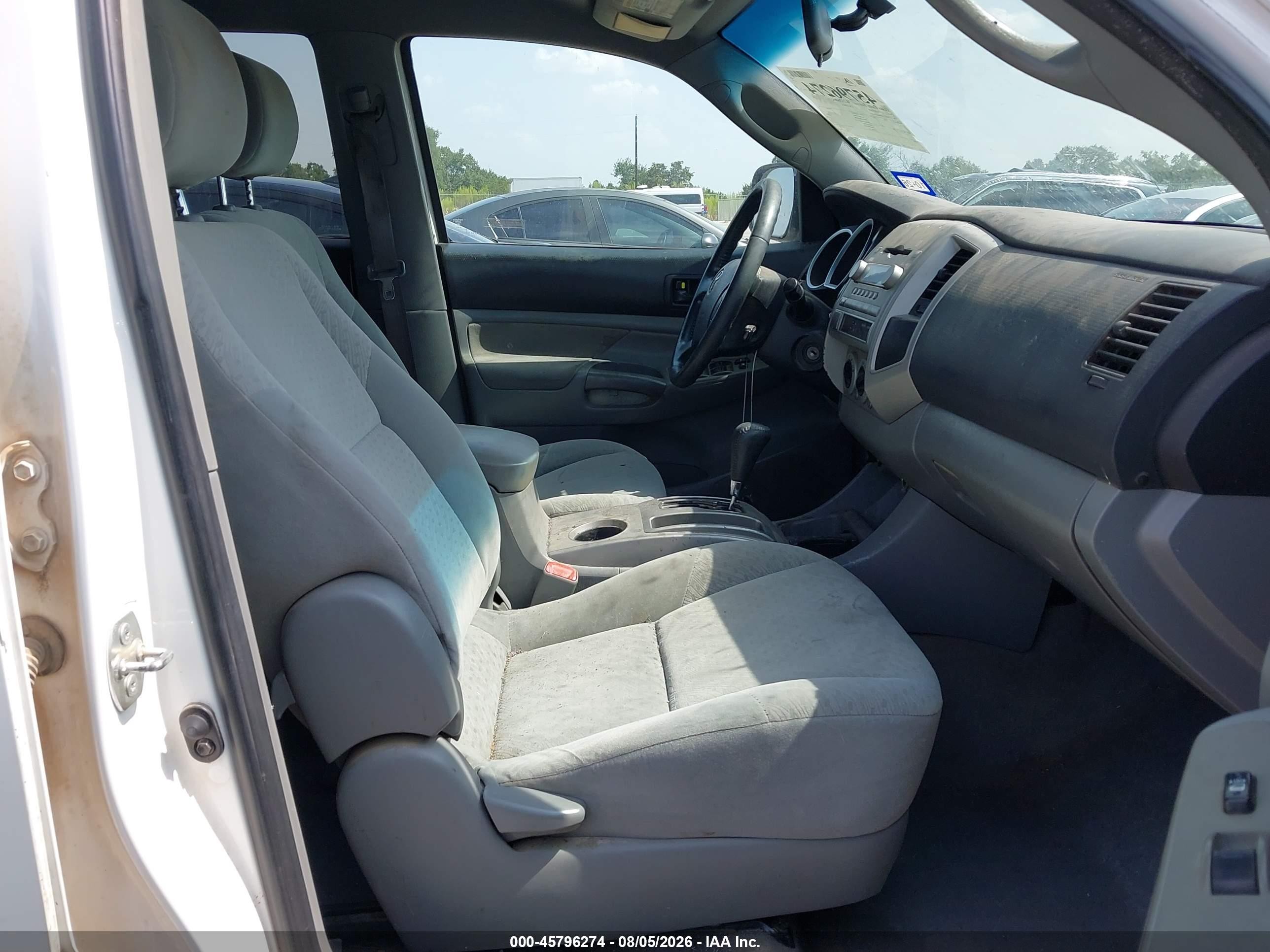 2008 Toyota Tacoma Base V6 White vin: 3TMMU52N98M006903