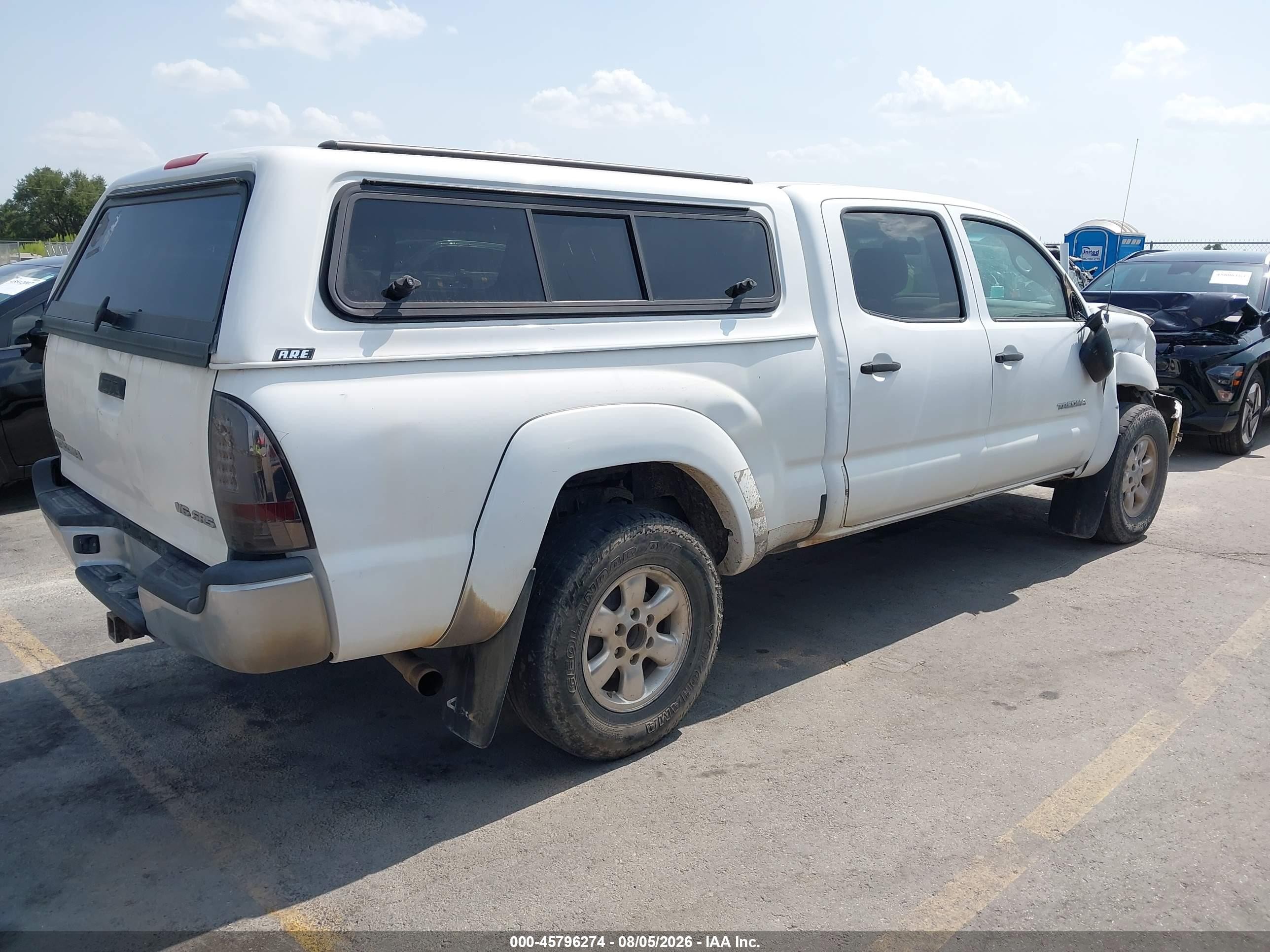 2008 Toyota Tacoma Base V6 White vin: 3TMMU52N98M006903