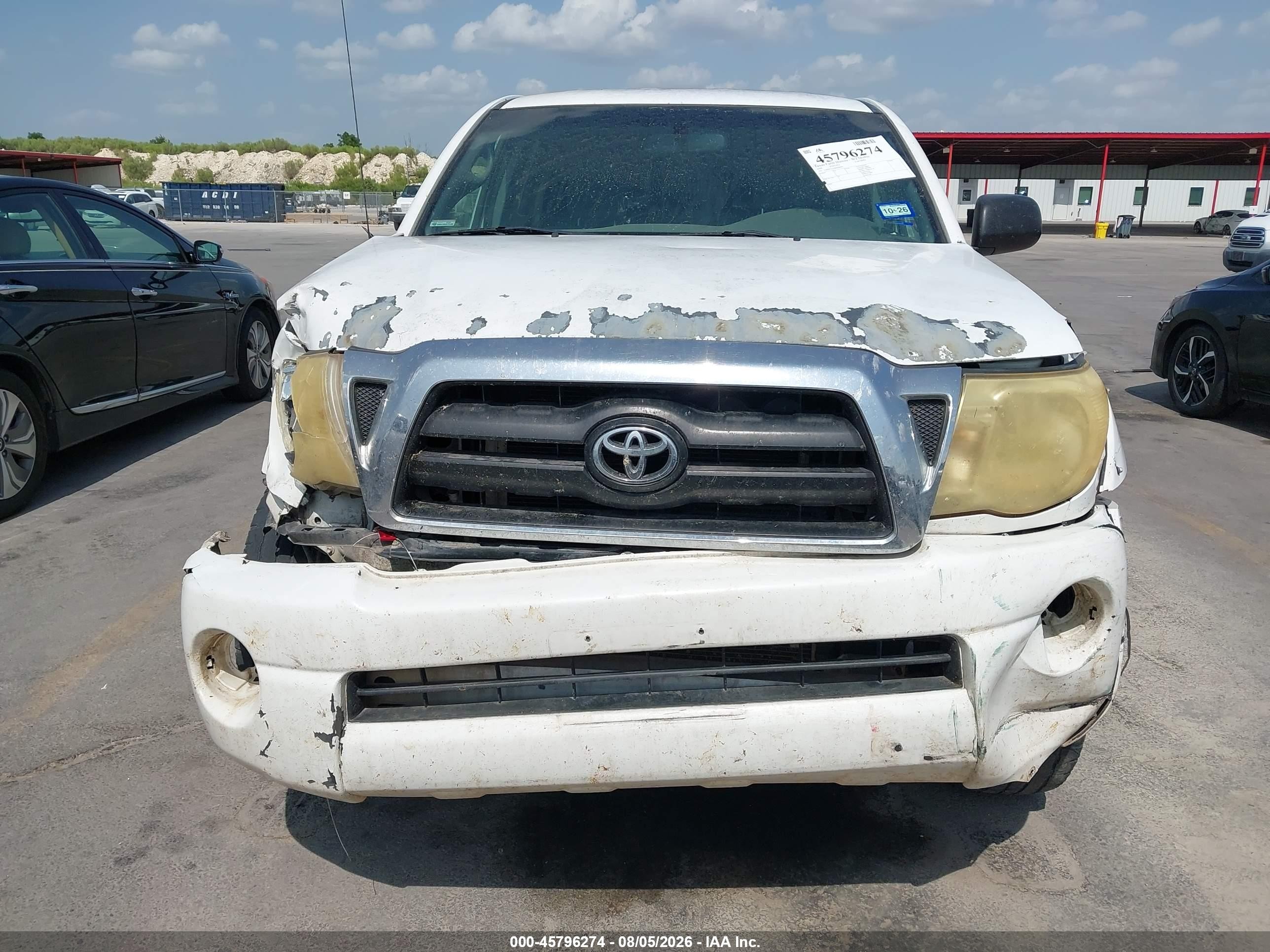 2008 Toyota Tacoma Base V6 White vin: 3TMMU52N98M006903