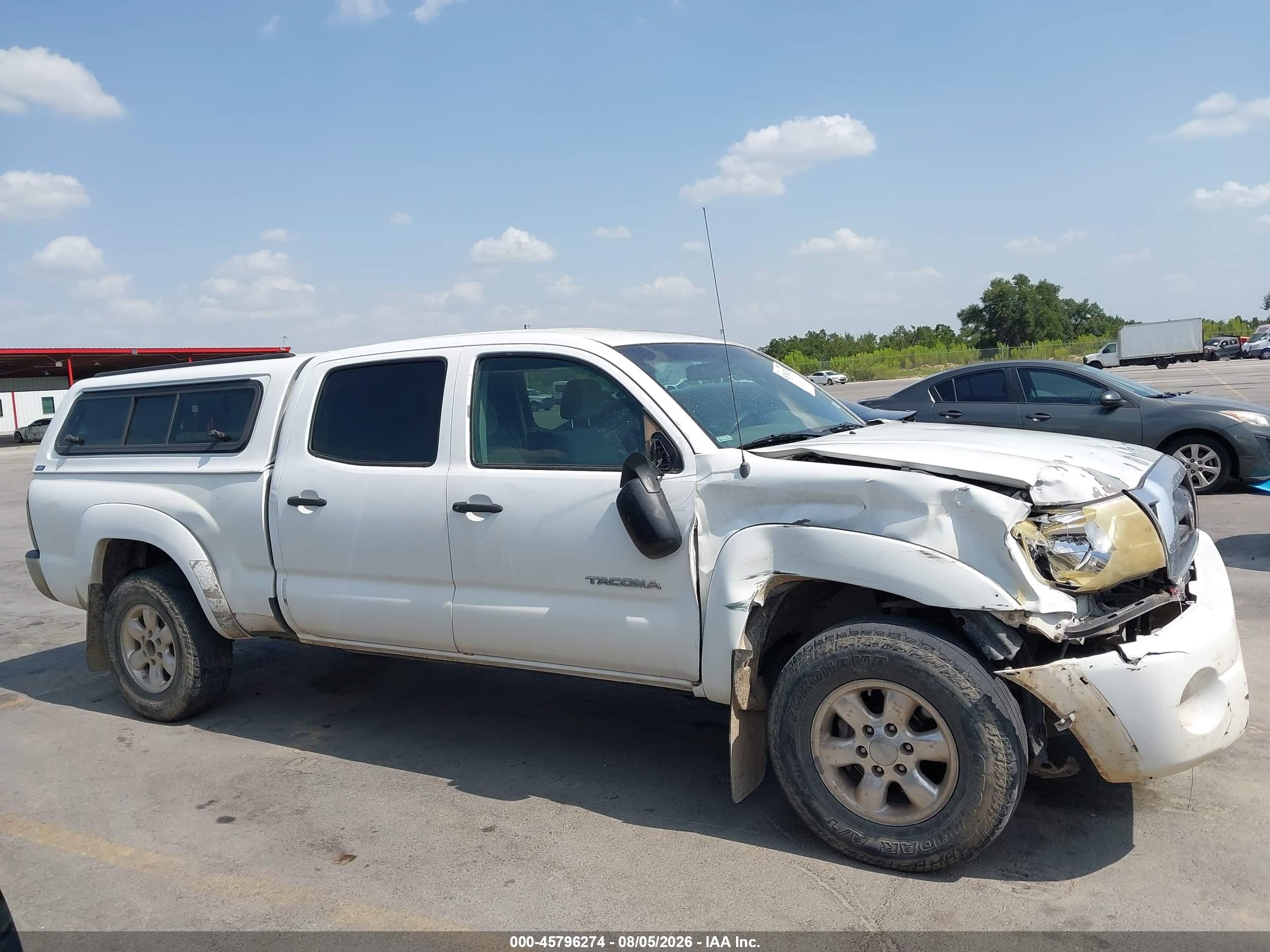 2008 Toyota Tacoma Base V6 White vin: 3TMMU52N98M006903