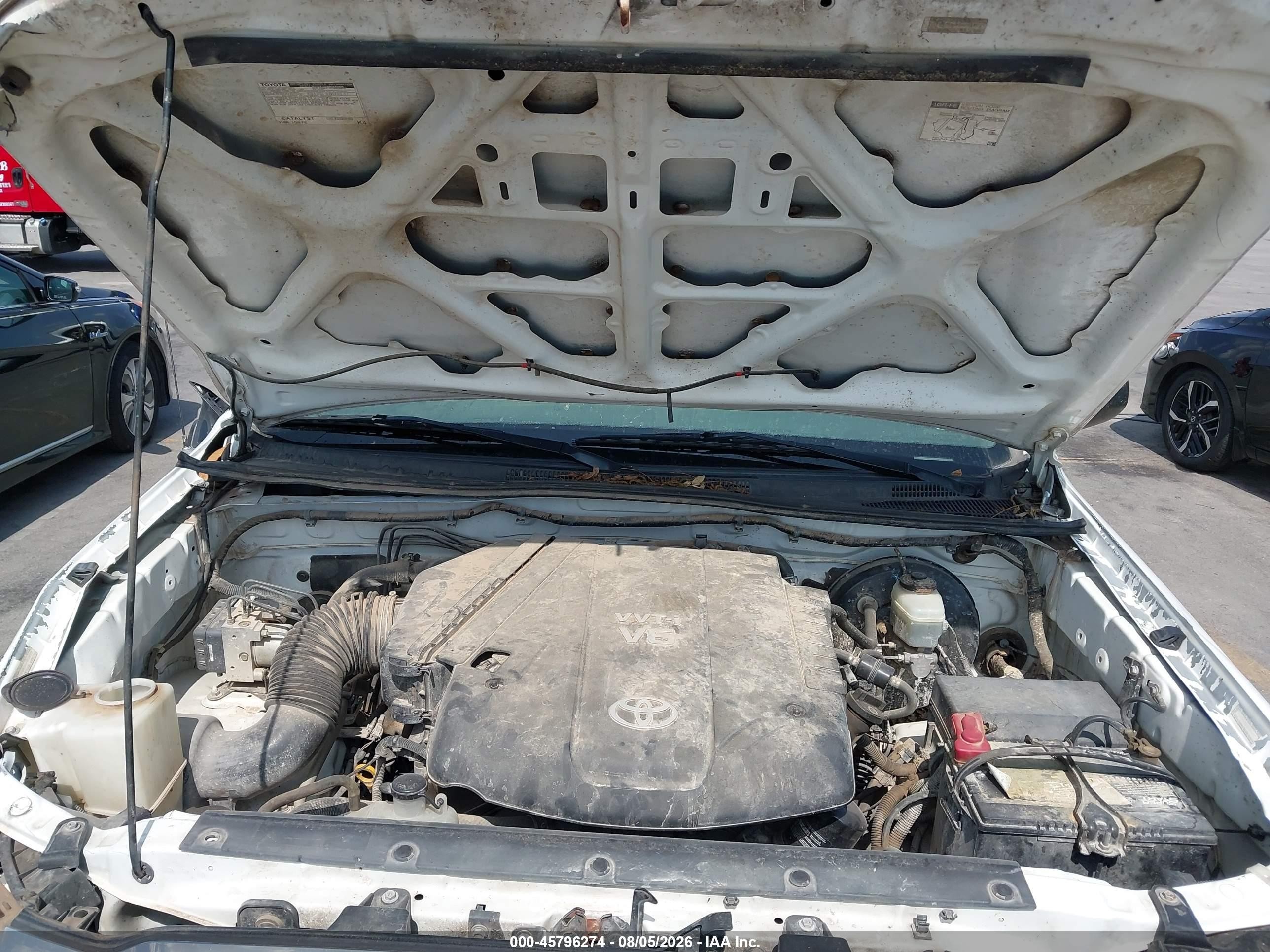 2008 Toyota Tacoma Base V6 White vin: 3TMMU52N98M006903