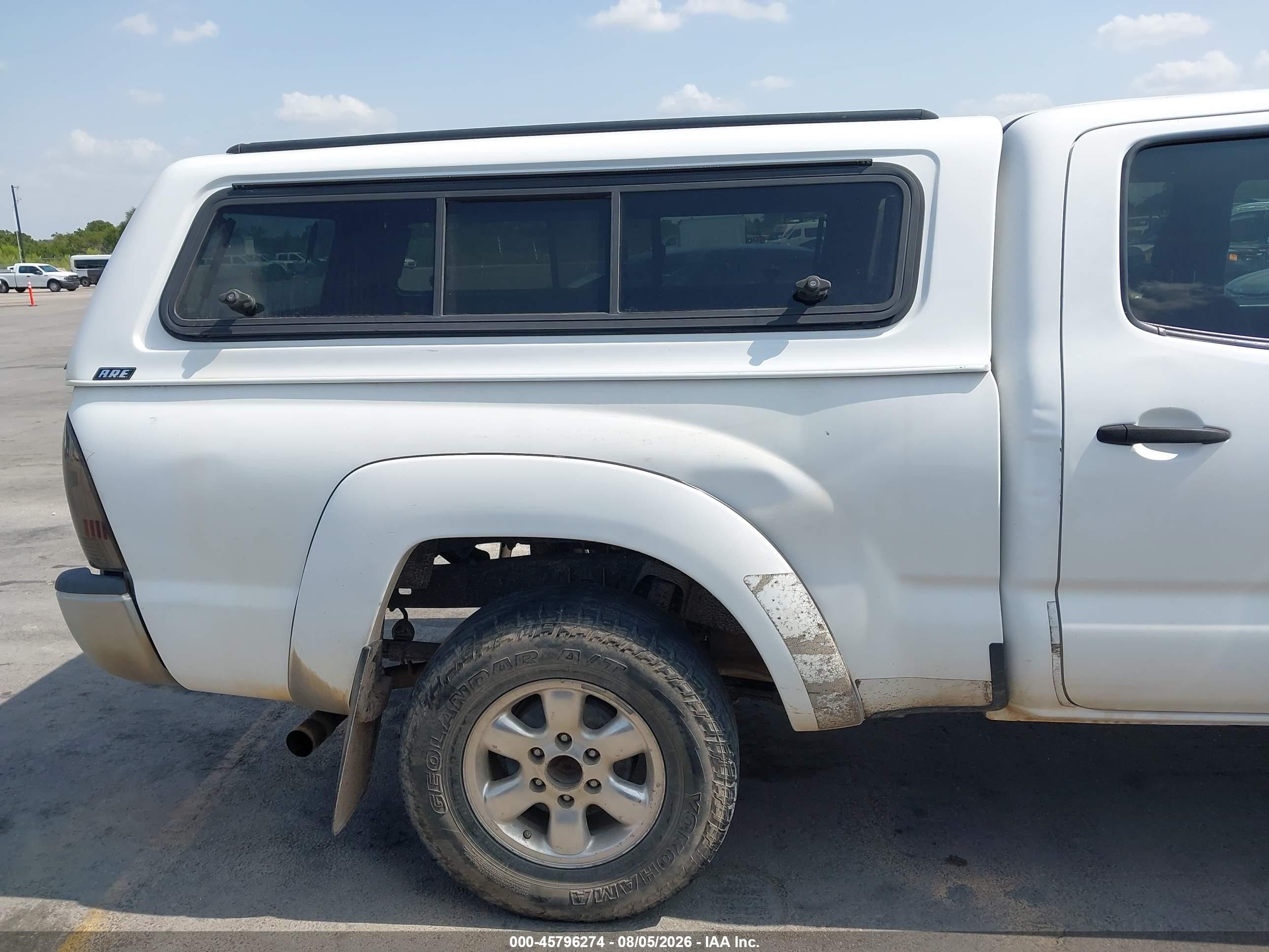 2008 Toyota Tacoma Base V6 White vin: 3TMMU52N98M006903