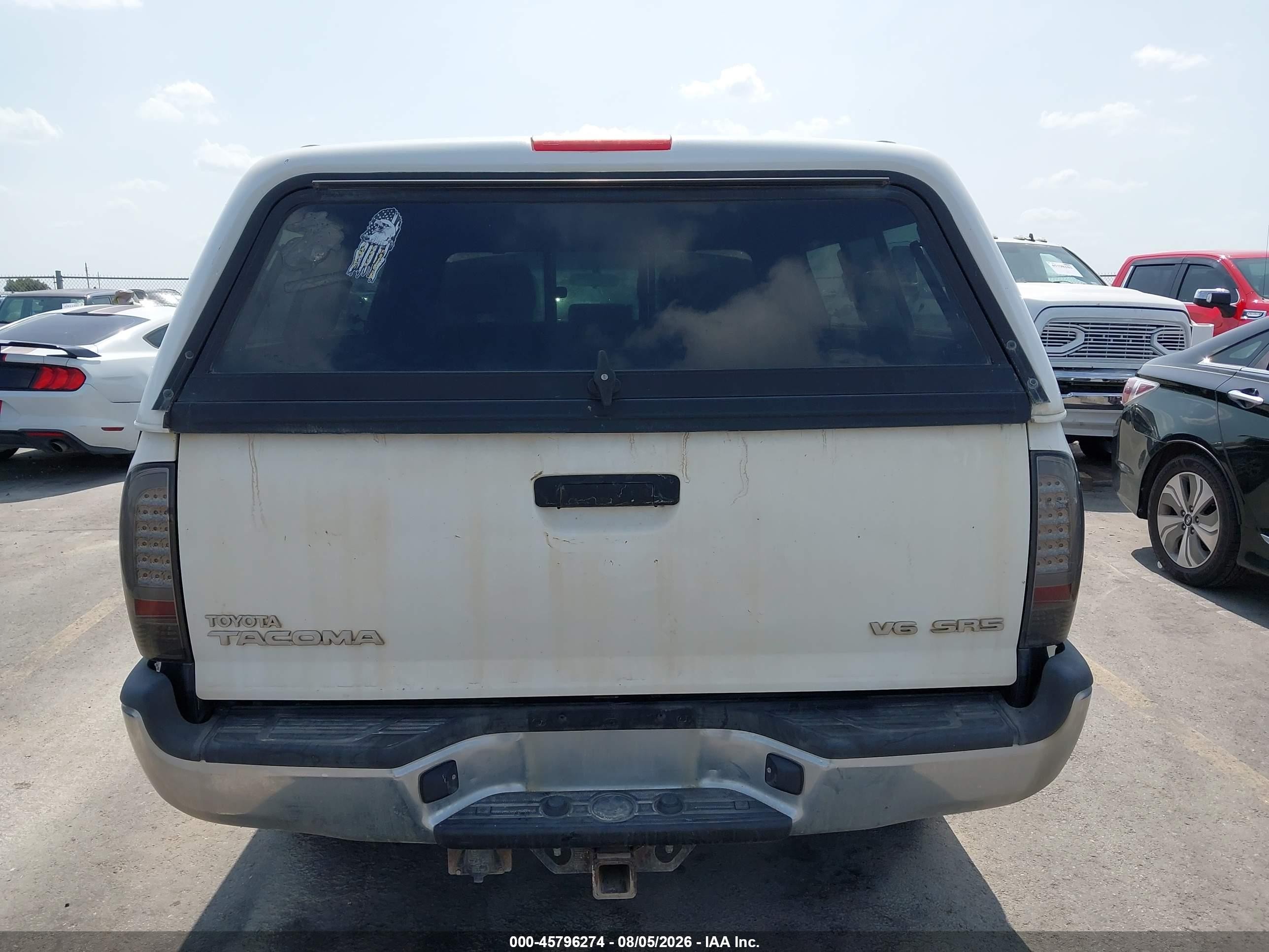 2008 Toyota Tacoma Base V6 White vin: 3TMMU52N98M006903
