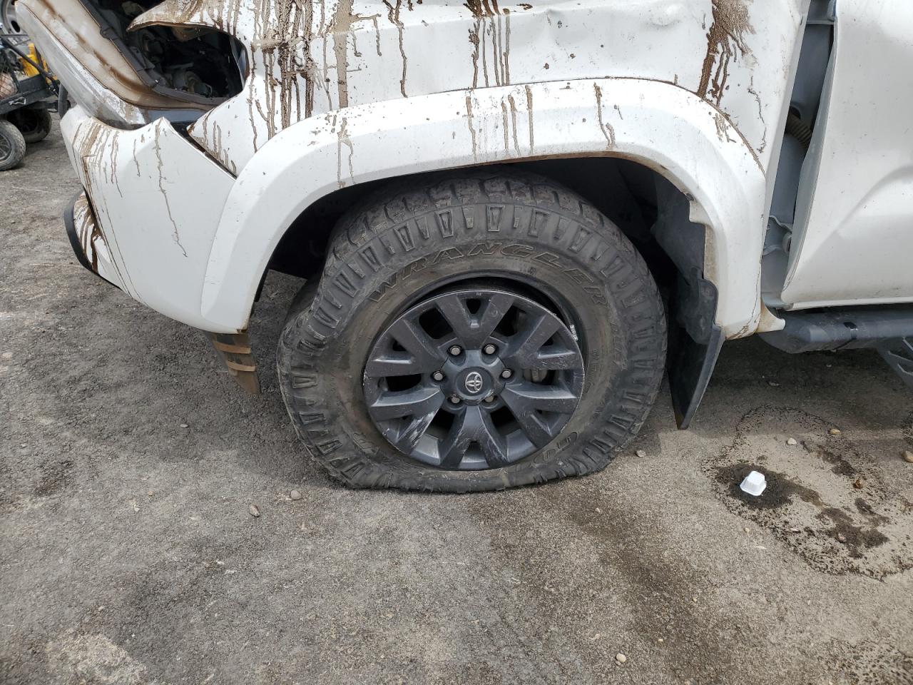 2023 Toyota Tacoma Sr5 V6 Белый vin: 3TYAZ5CN4PT039863 Damage: Left Front Tire, Cut, Replacement Required