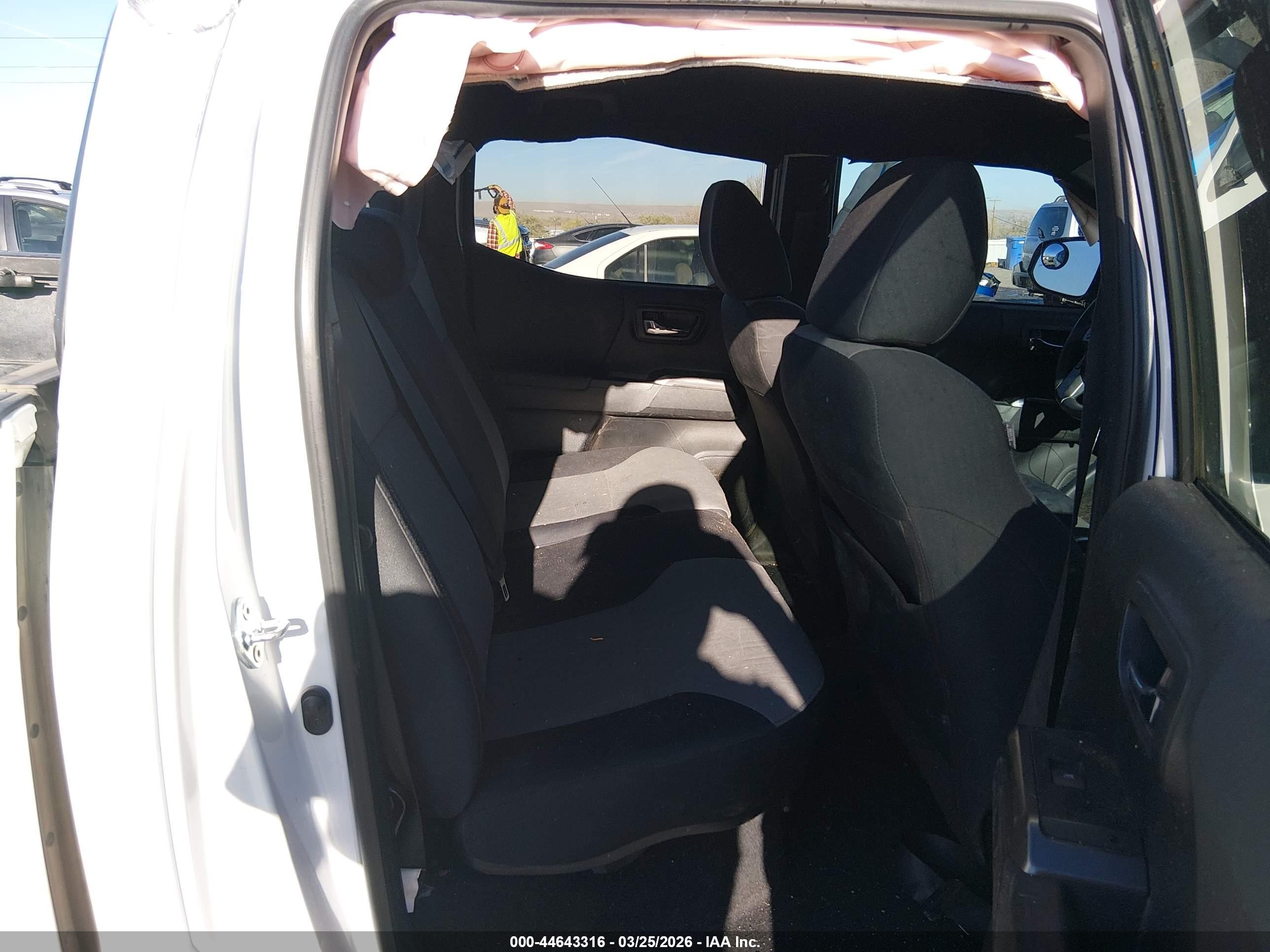 2021 Toyota Tacoma Trd Sport White vin: 3TYCZ5AN4MT033617