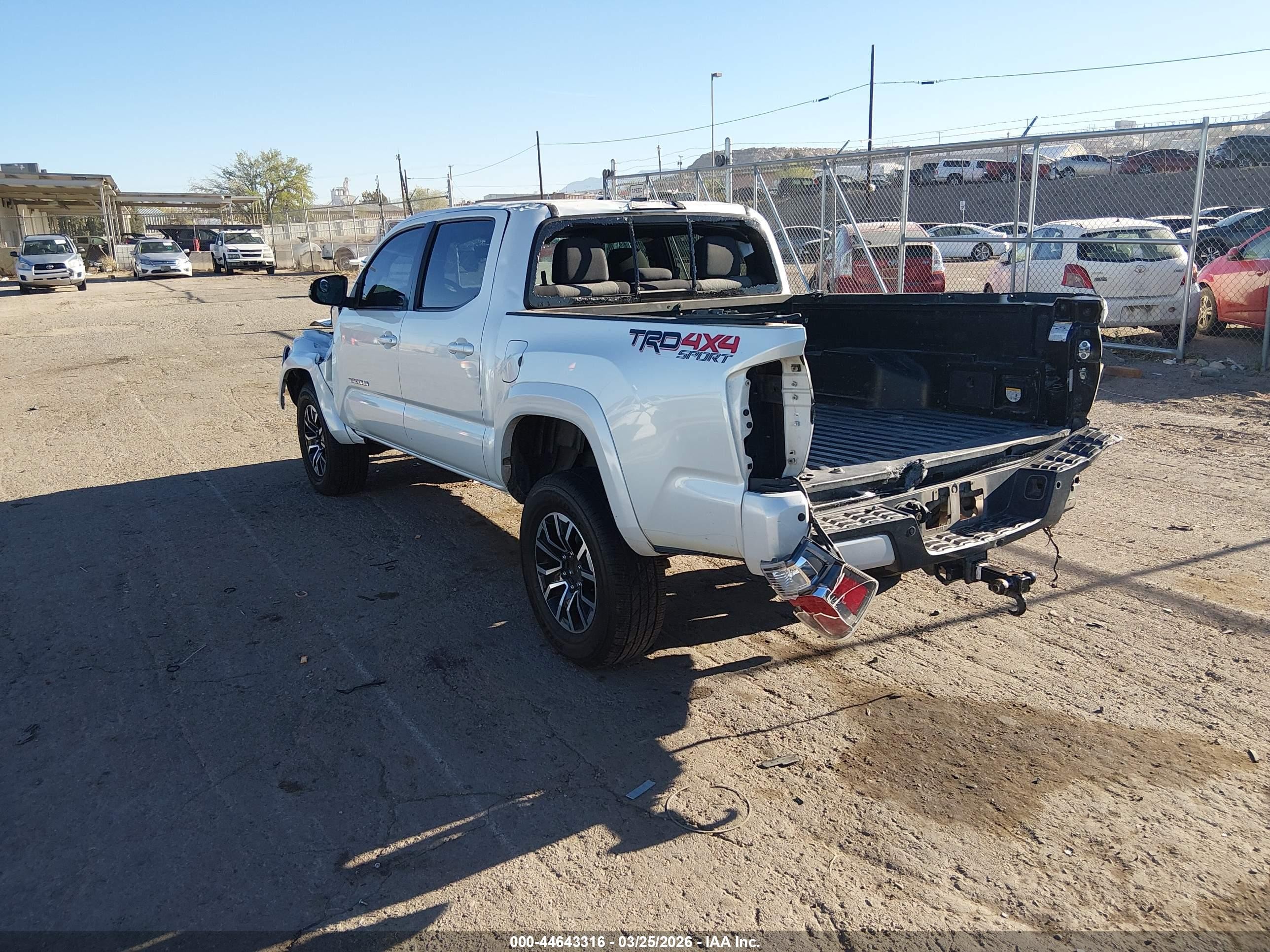 2021 Toyota Tacoma Trd Sport White vin: 3TYCZ5AN4MT033617