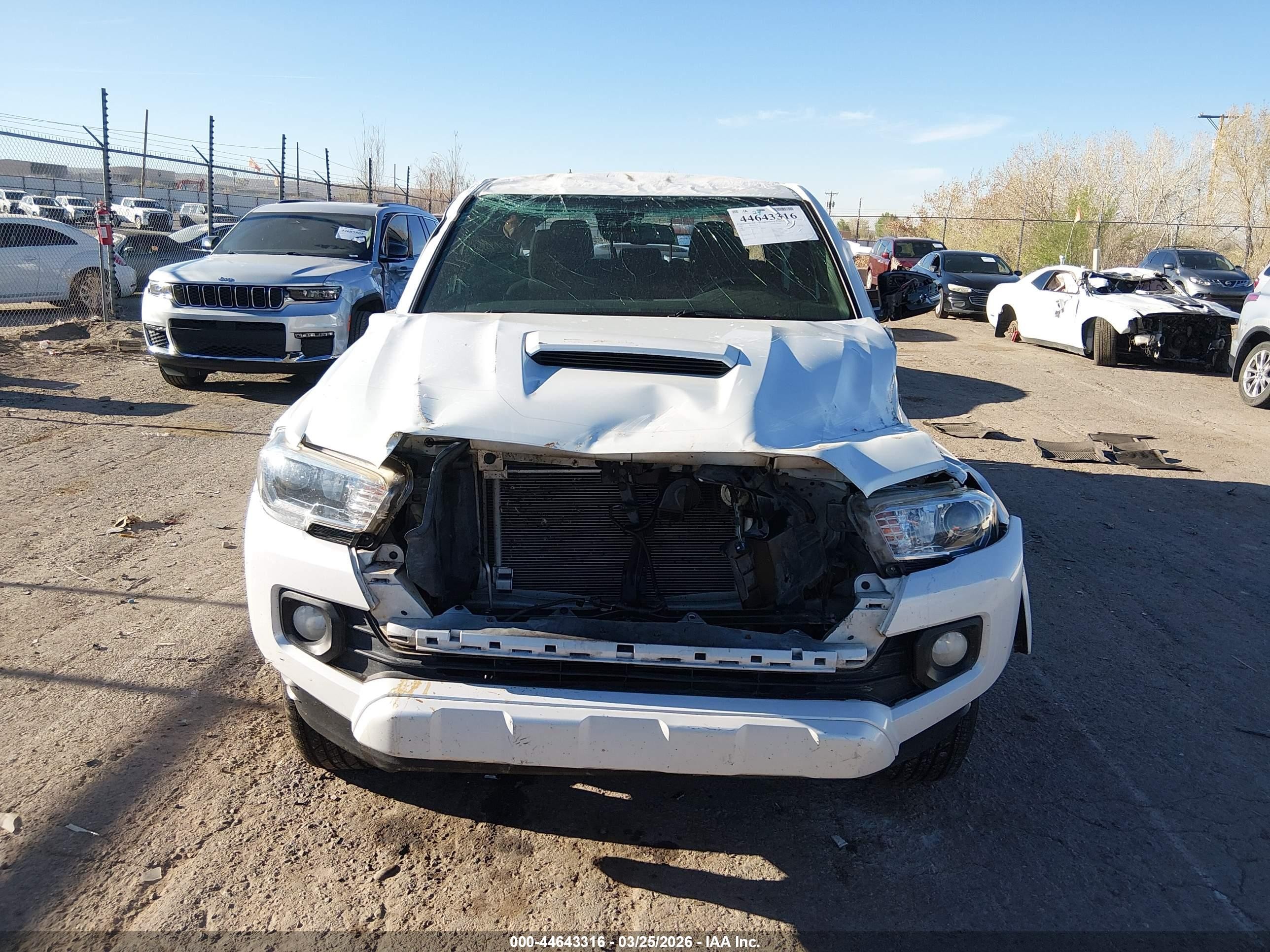 2021 Toyota Tacoma Trd Sport White vin: 3TYCZ5AN4MT033617